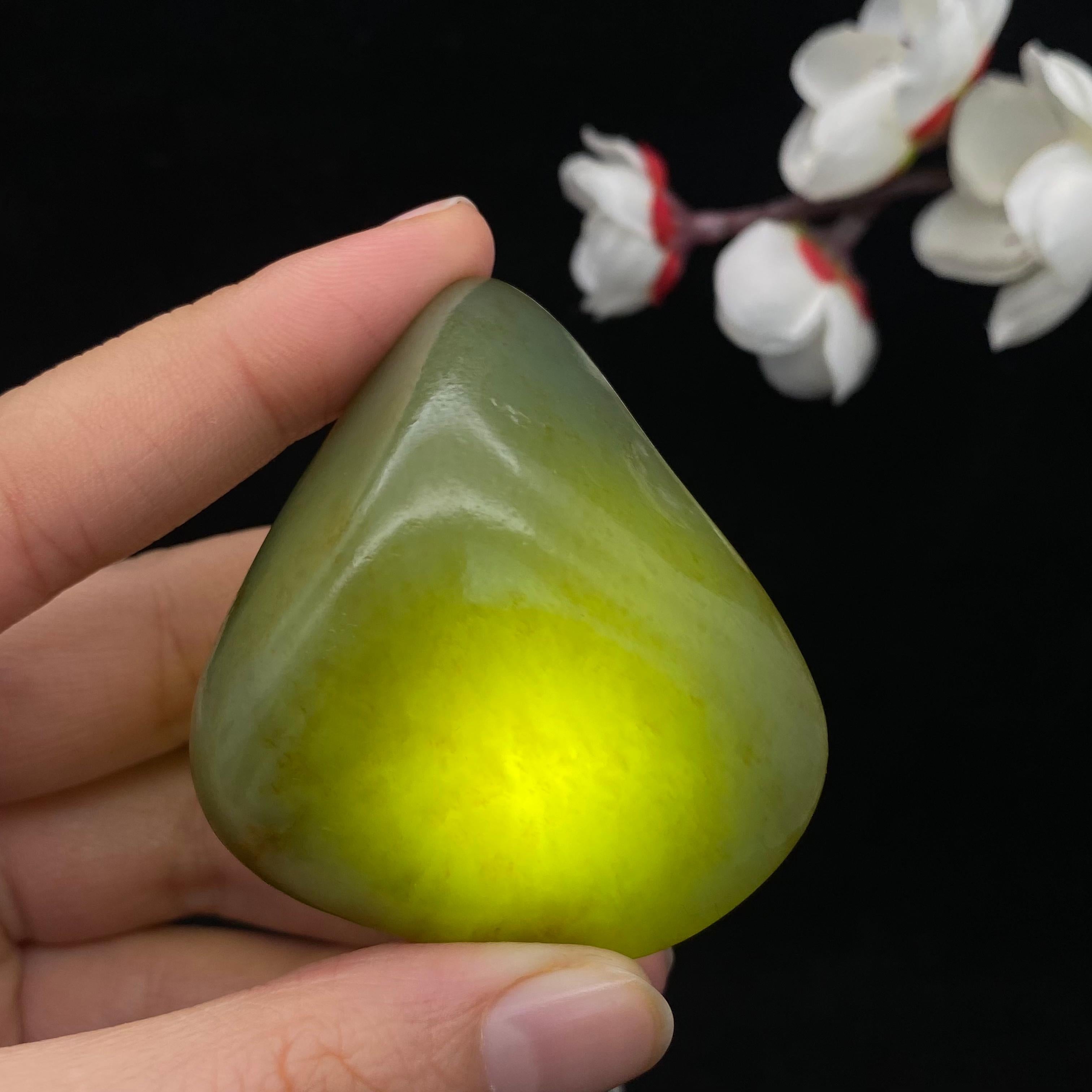 和田玉黄皮青玉籽料原石（61.9g）