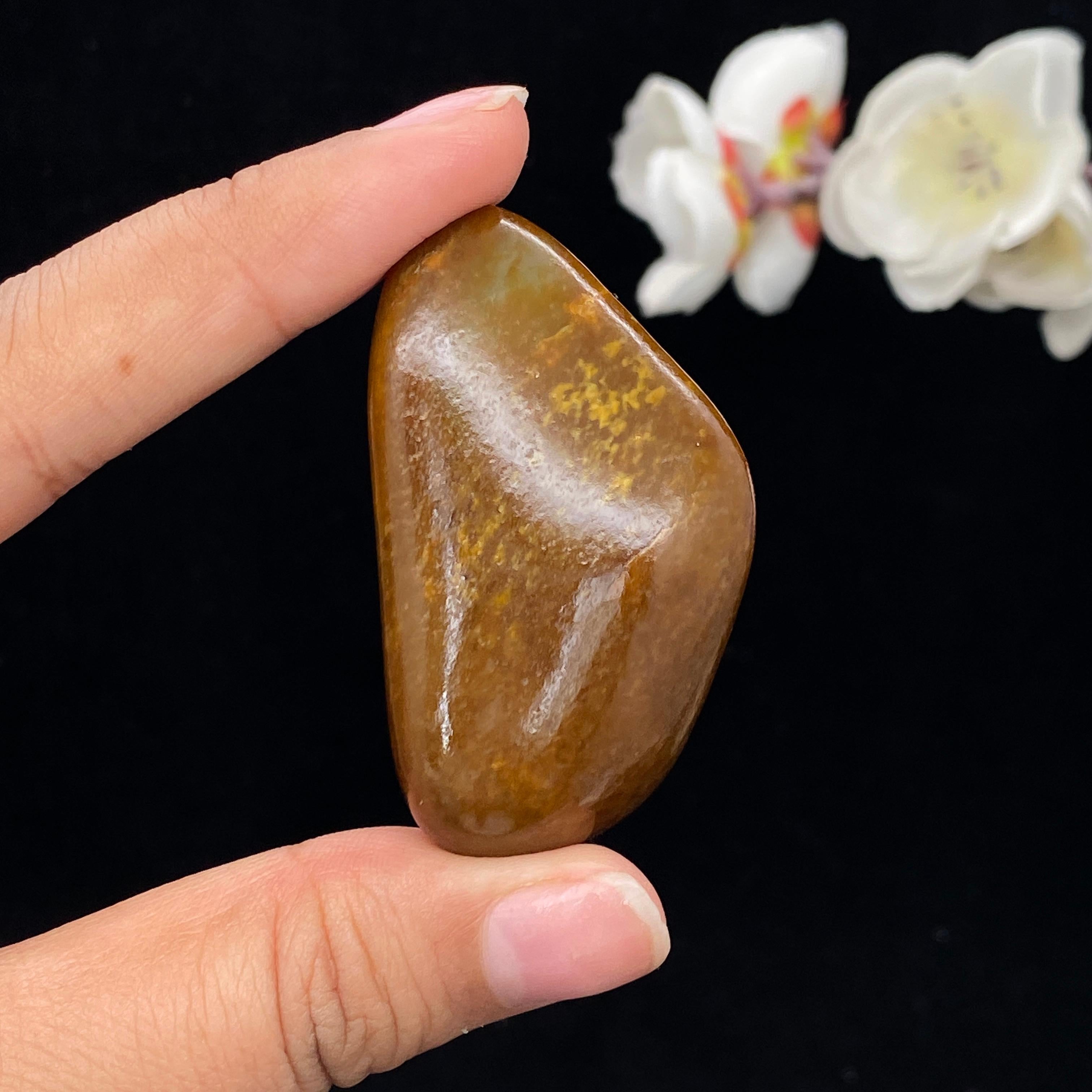 和田玉黄沁皮籽料挂件（48.2g）