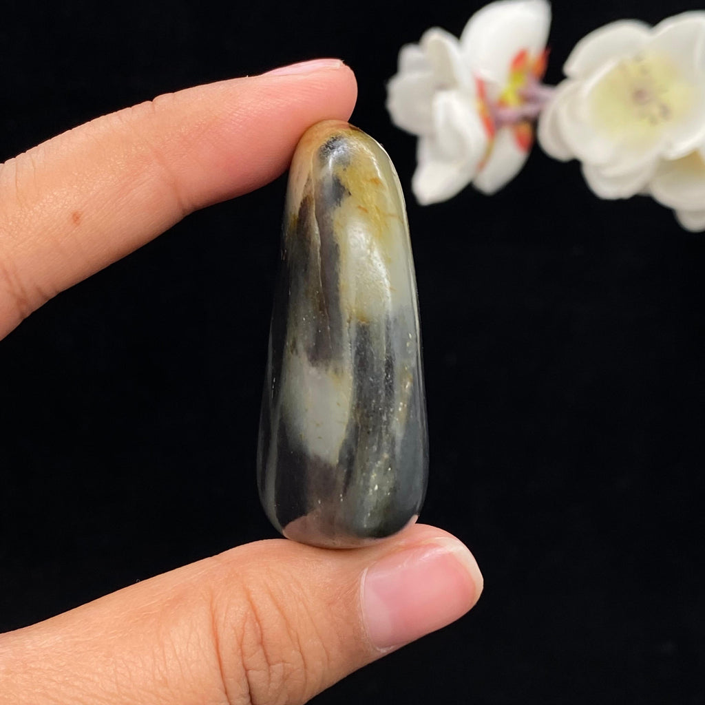 和田玉青花带红皮籽料（61.2g）