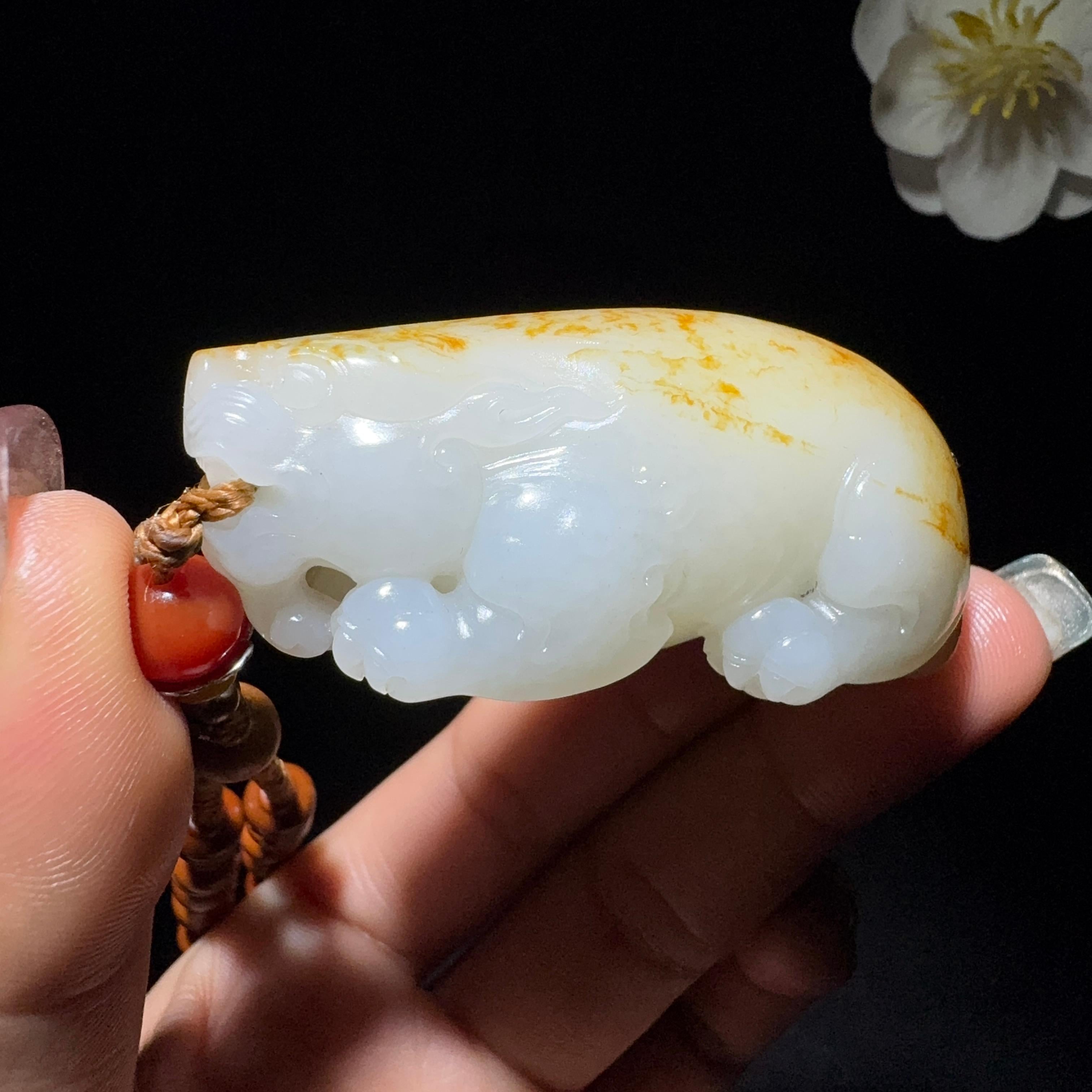 和田玉籽料手把件貔貅（75.6g）