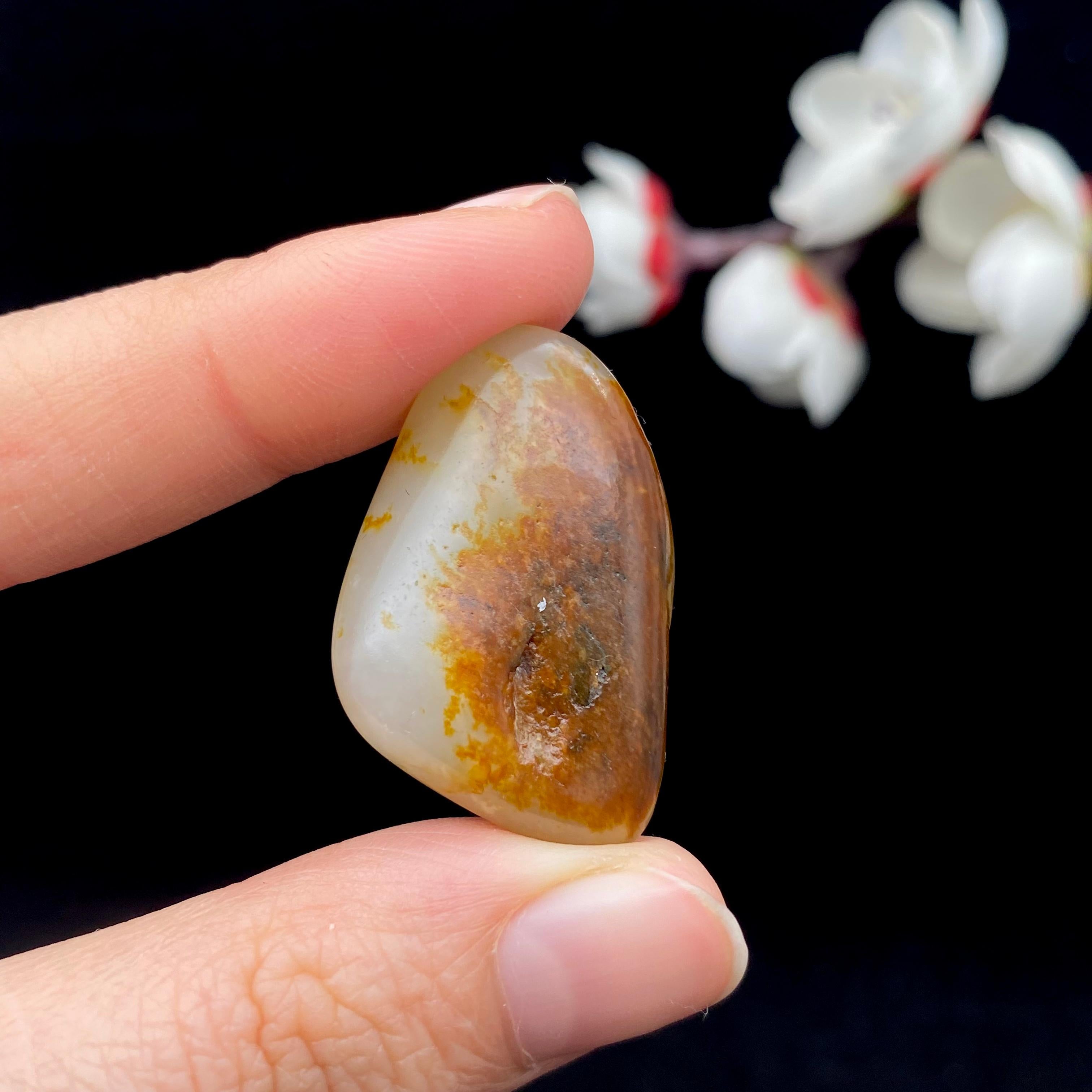 和田玉聚红皮籽料吊坠籽（8.6g）