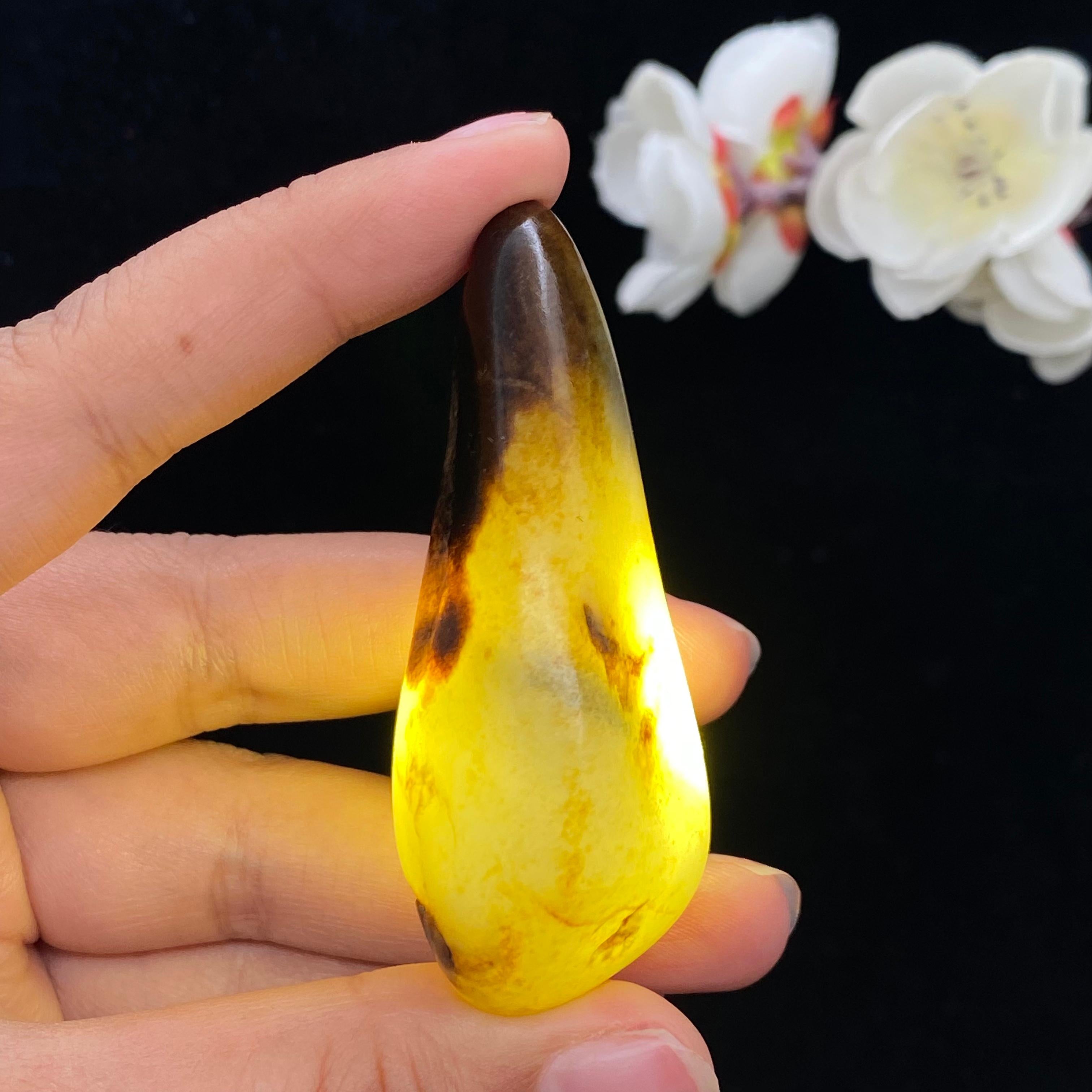 和田玉聚黑皮青花底籽料挂件（48.9g）