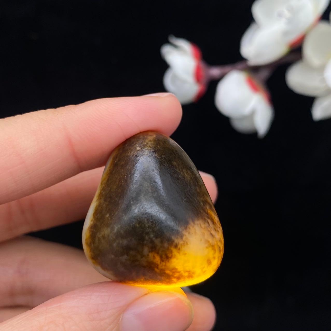 和田玉秋梨皮籽料原石（18.1g）