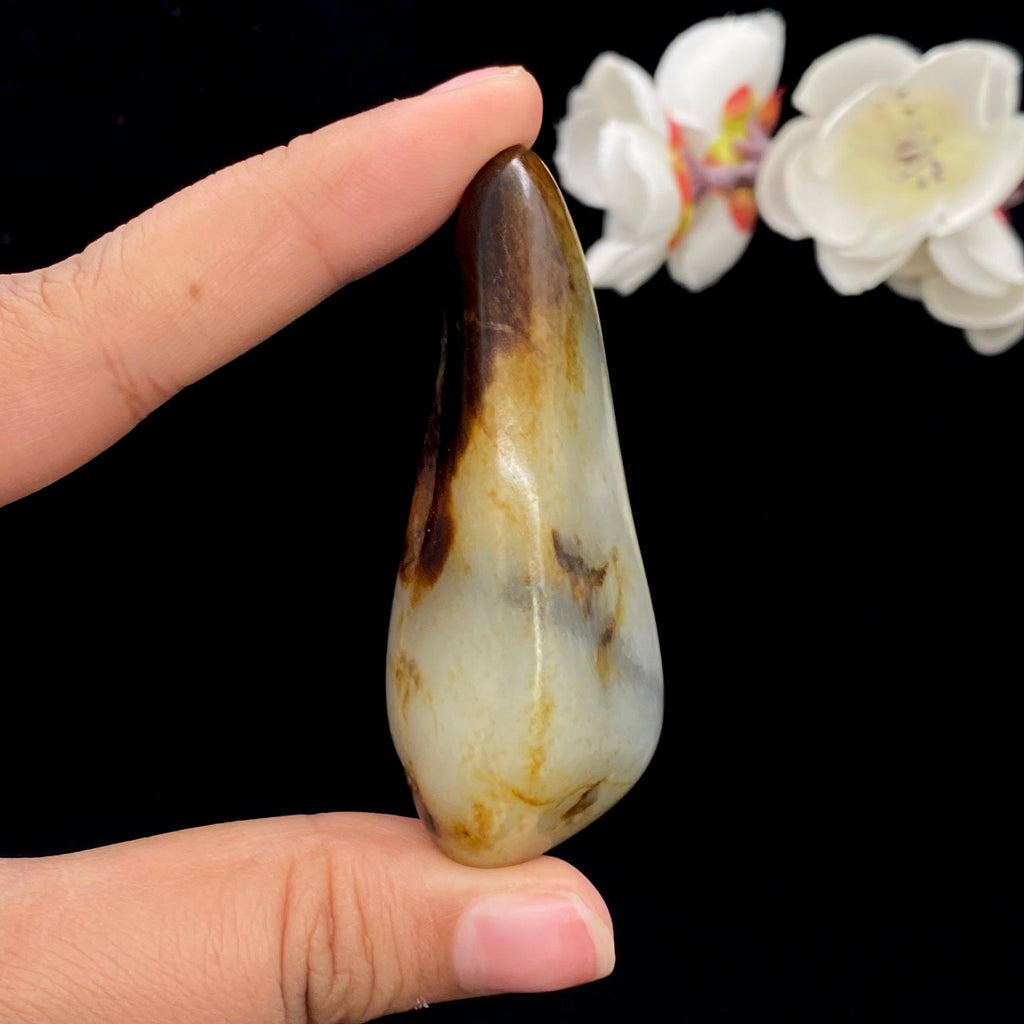 和田玉聚黑皮青花底籽料挂件（48.9g）