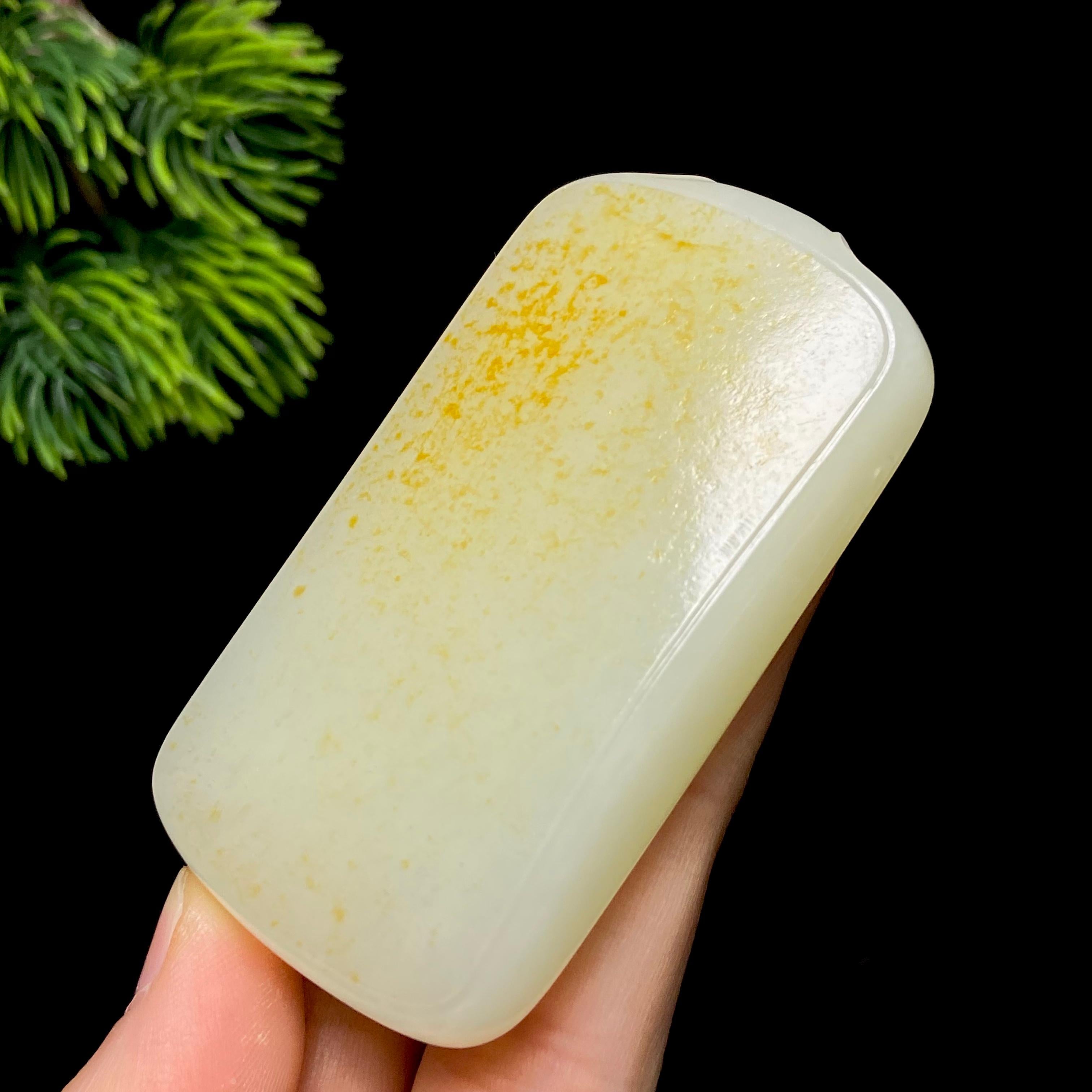 和田玉籽料无事牌（89.7g） – 厚德载玉