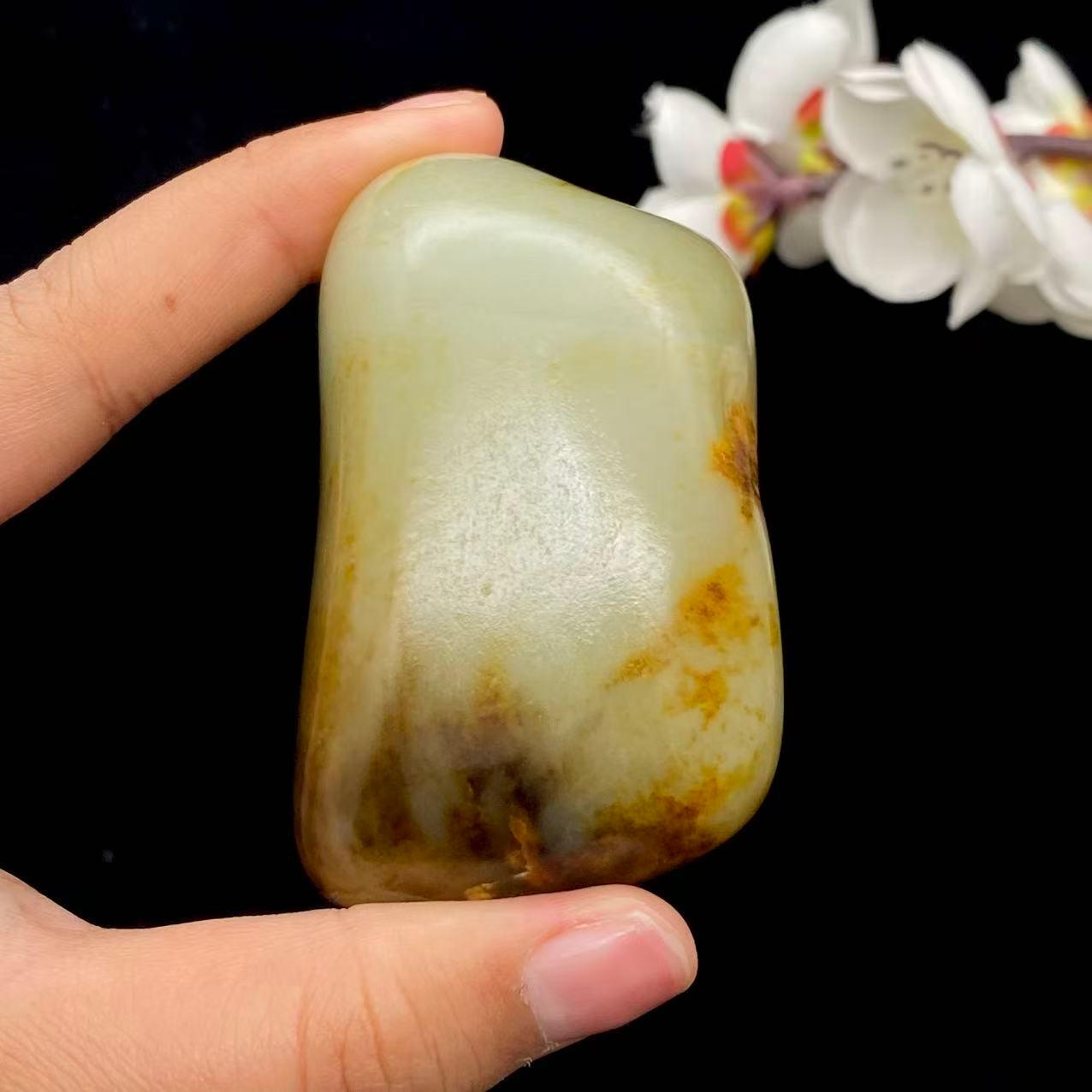 和田玉洒金皮籽料手把件（156.4g）