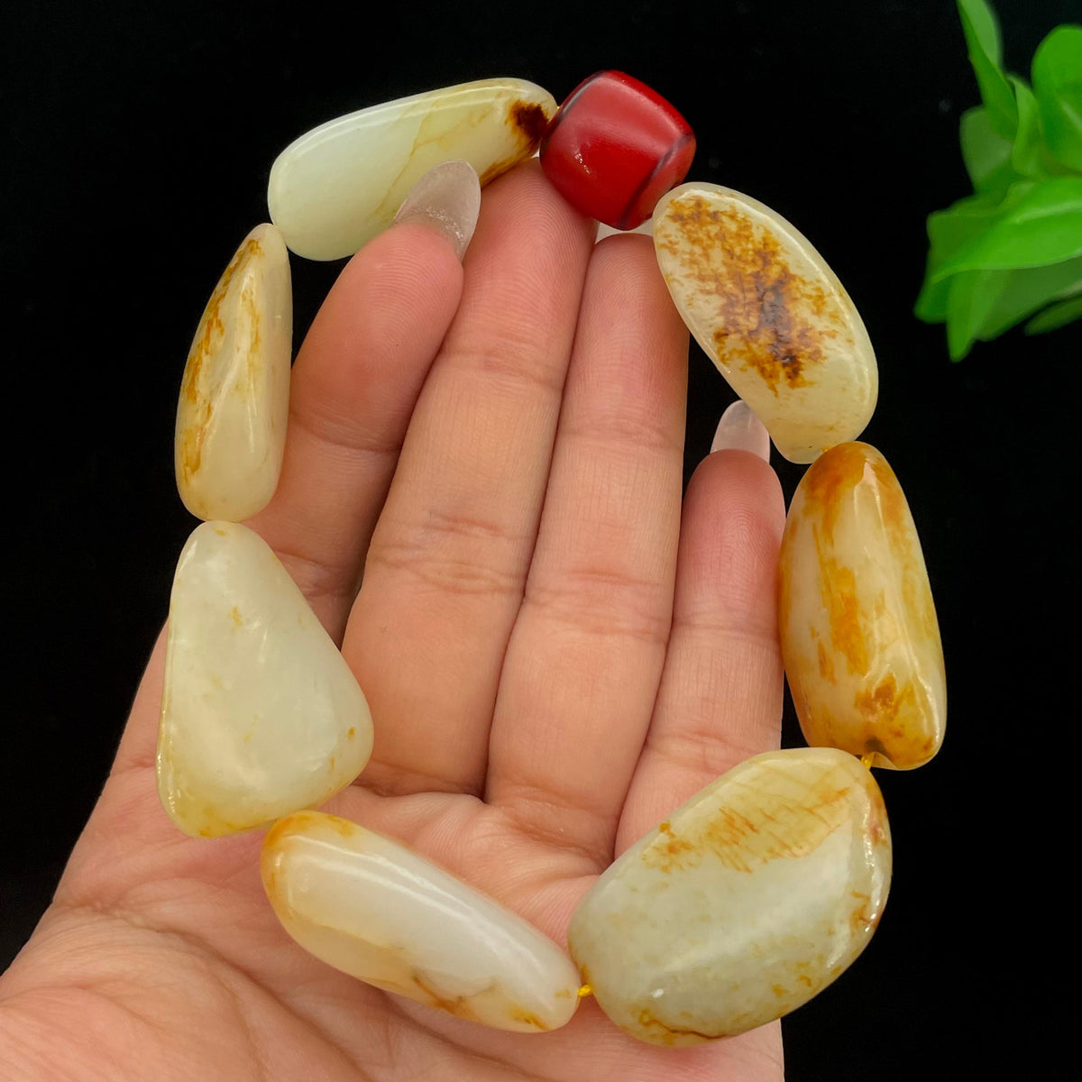 和田玉洒金皮籽料【精品手串】（86.6g）