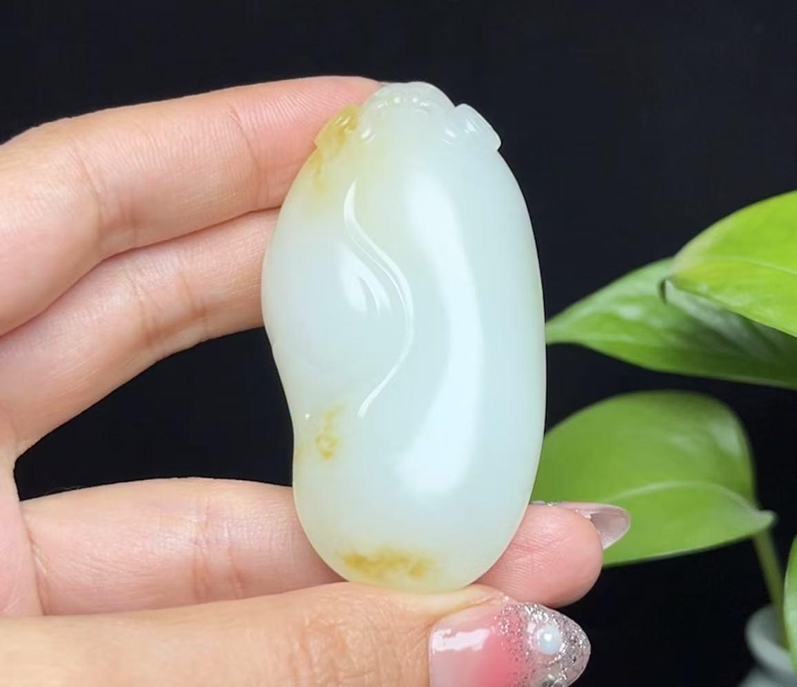 新疆和田玉且末糖羊脂玉财神（69.3g）