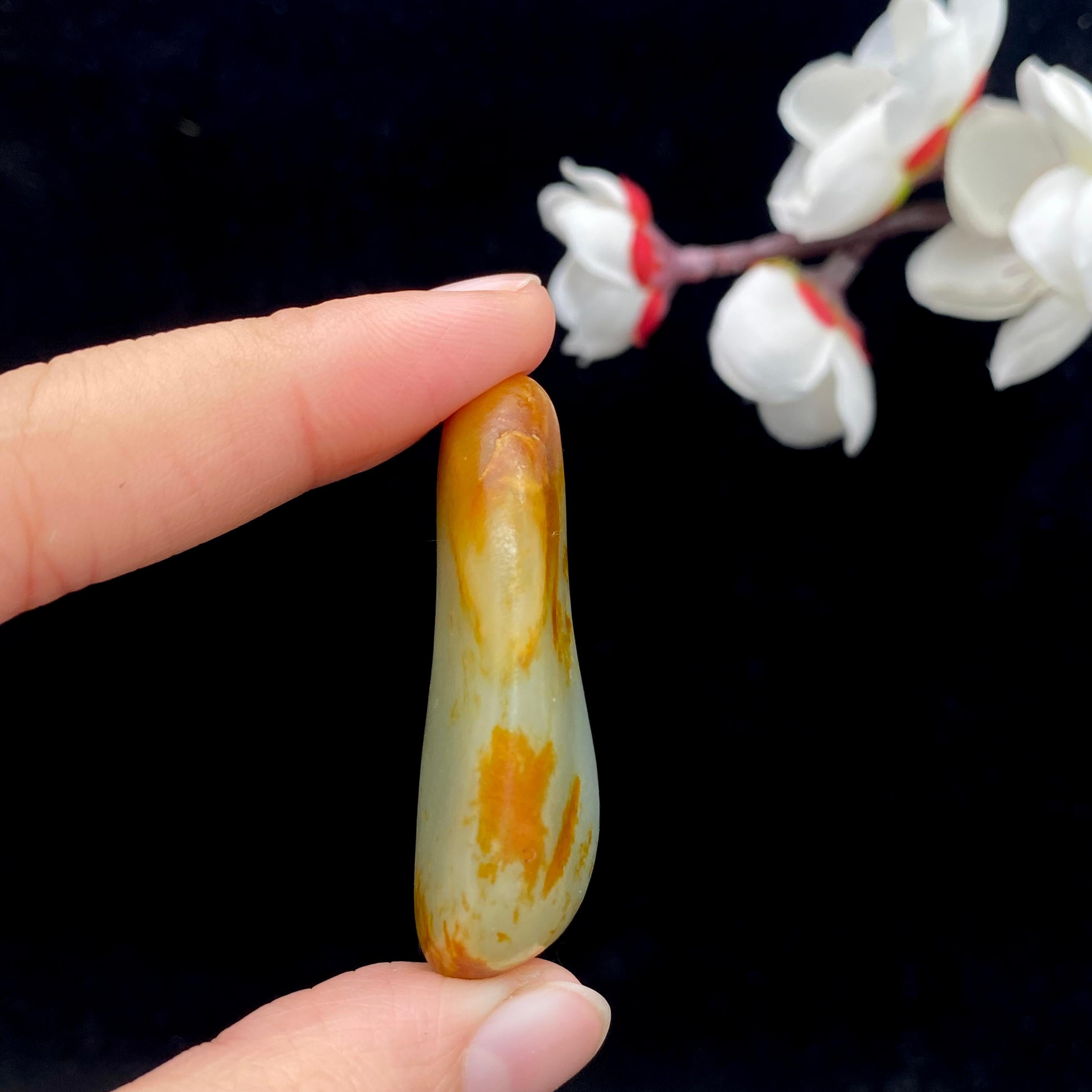 【超值推荐】和田玉聚黄皮籽料挂件（17.6g）