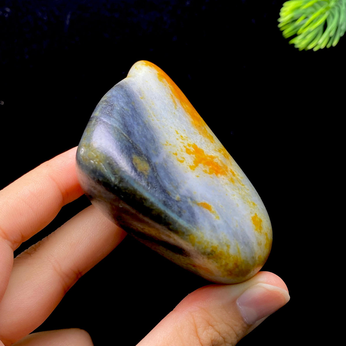 和田玉黄皮青花籽料手把件（195.18g）