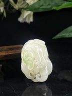 籽料佛手（带翠）挂件（43.6g）