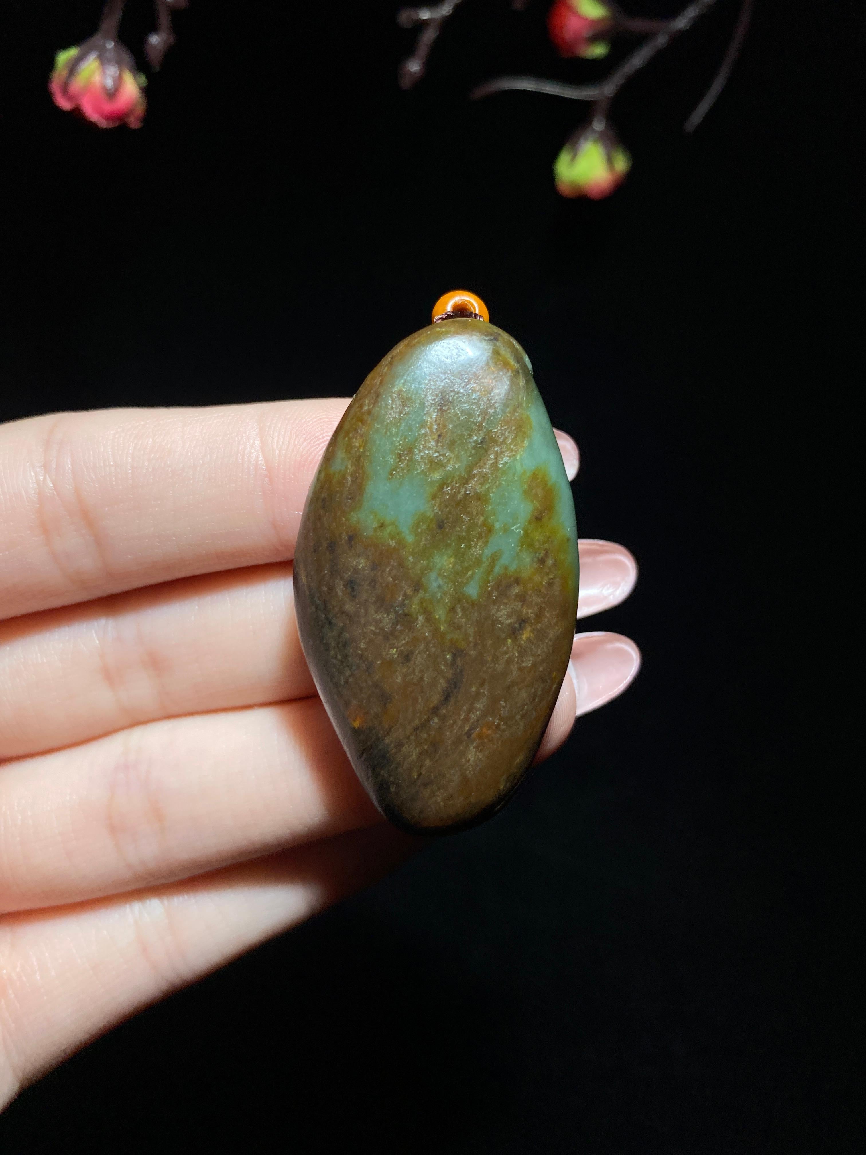和田玉籽料沙枣青佛公挂件（23.2g）