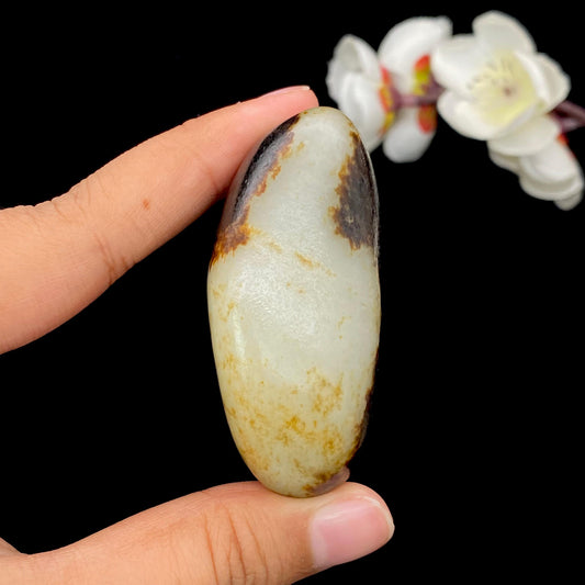 和田玉黑红皮籽料手把件（112.9g）