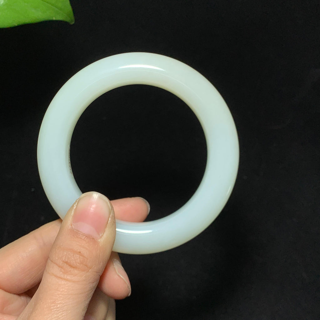 收藏级新疆且末糖白玉手镯（81.9g）