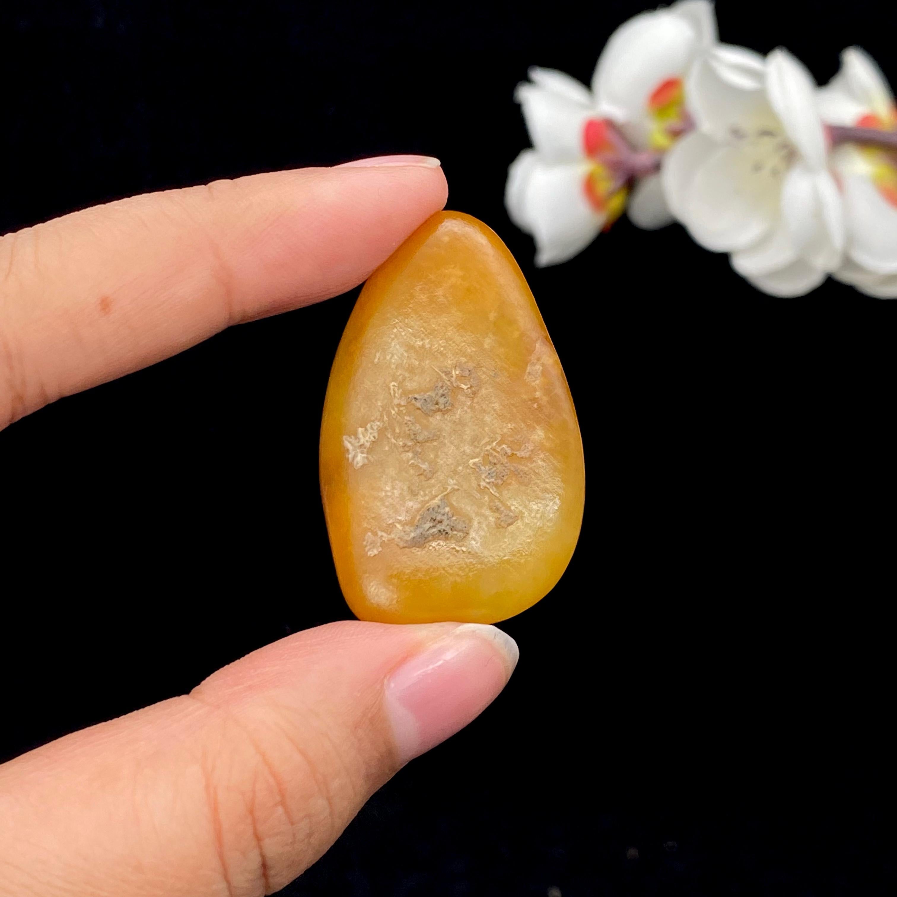 和田玉黄沁皮籽料（15.1g）