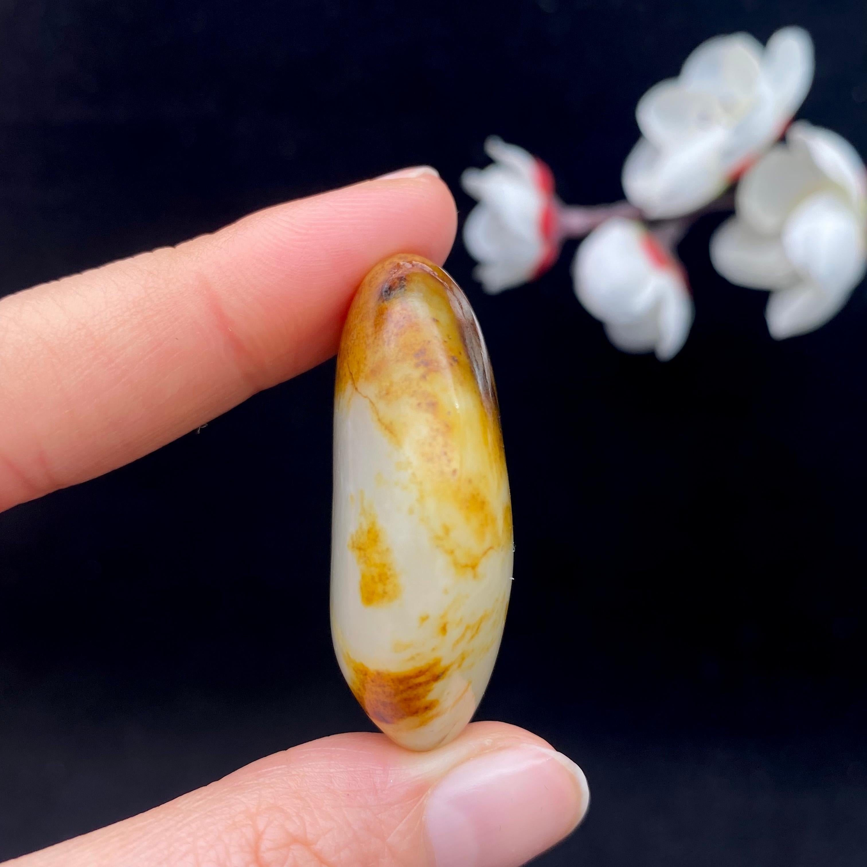 和田玉黄皮籽料挂件（28.2g）