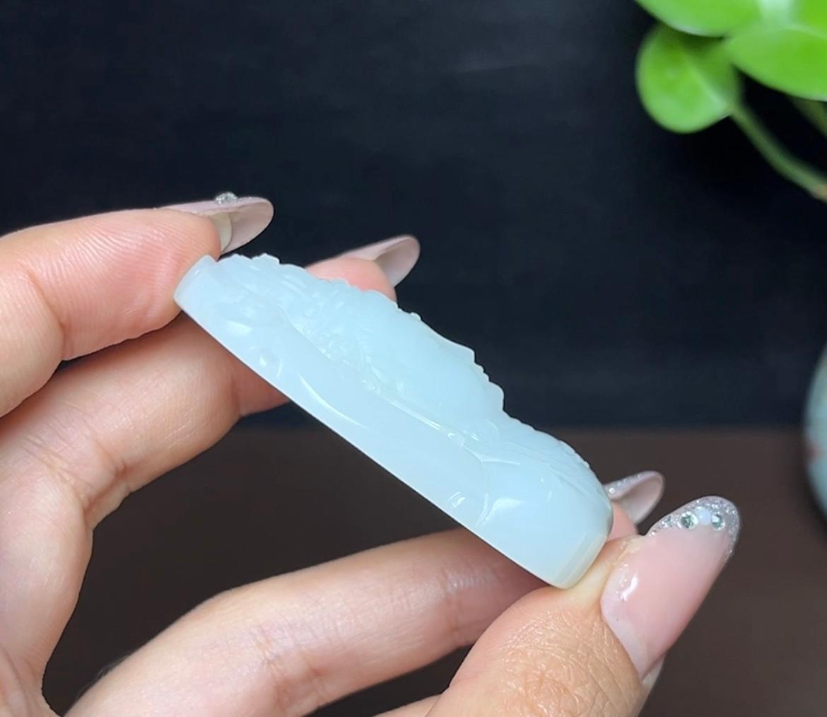 新疆和田玉且末糖白羊脂玉观音（38.6g）