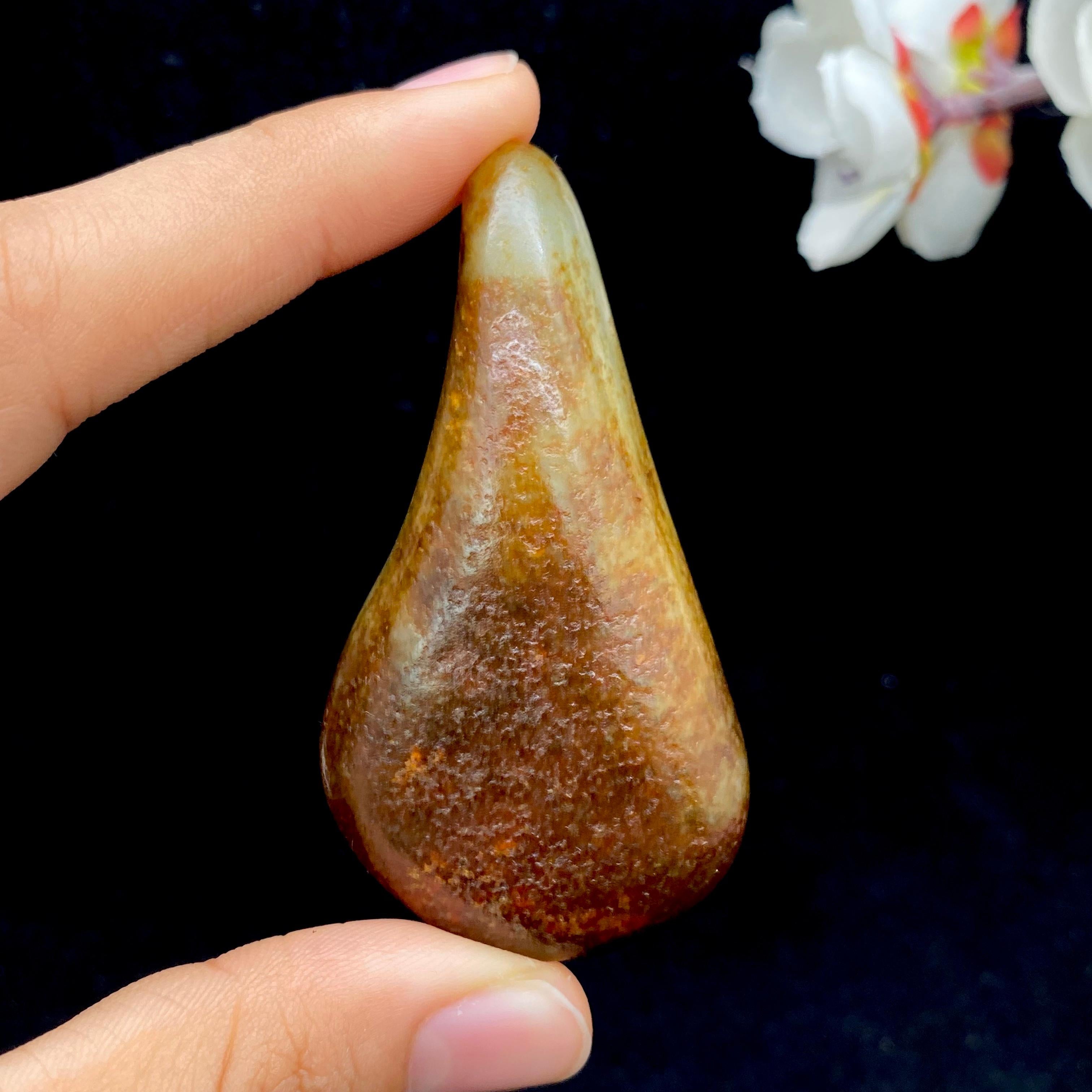 和田玉聚红皮籽料挂件（43.8g）