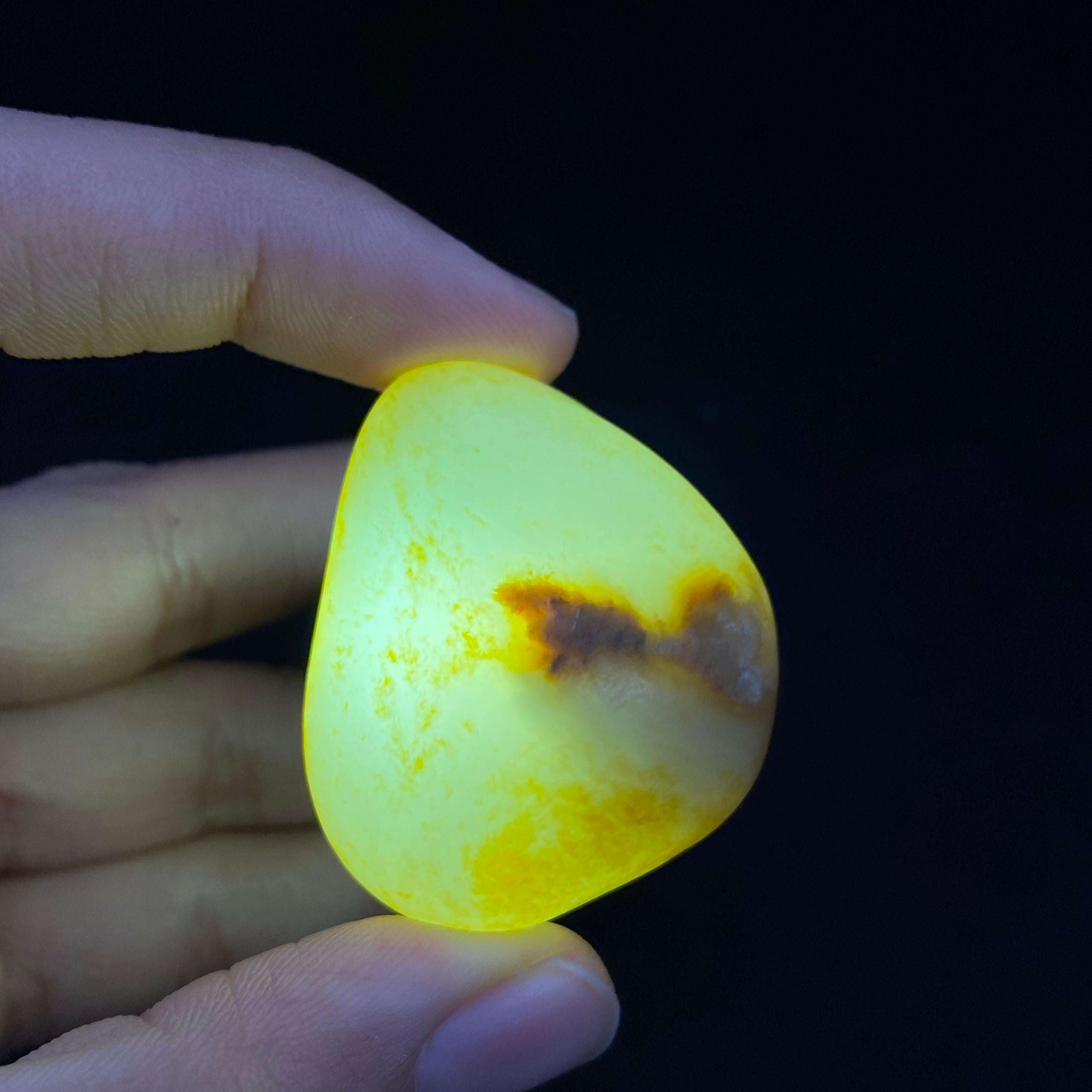 和田玉洒金皮籽料原石（32.2g）