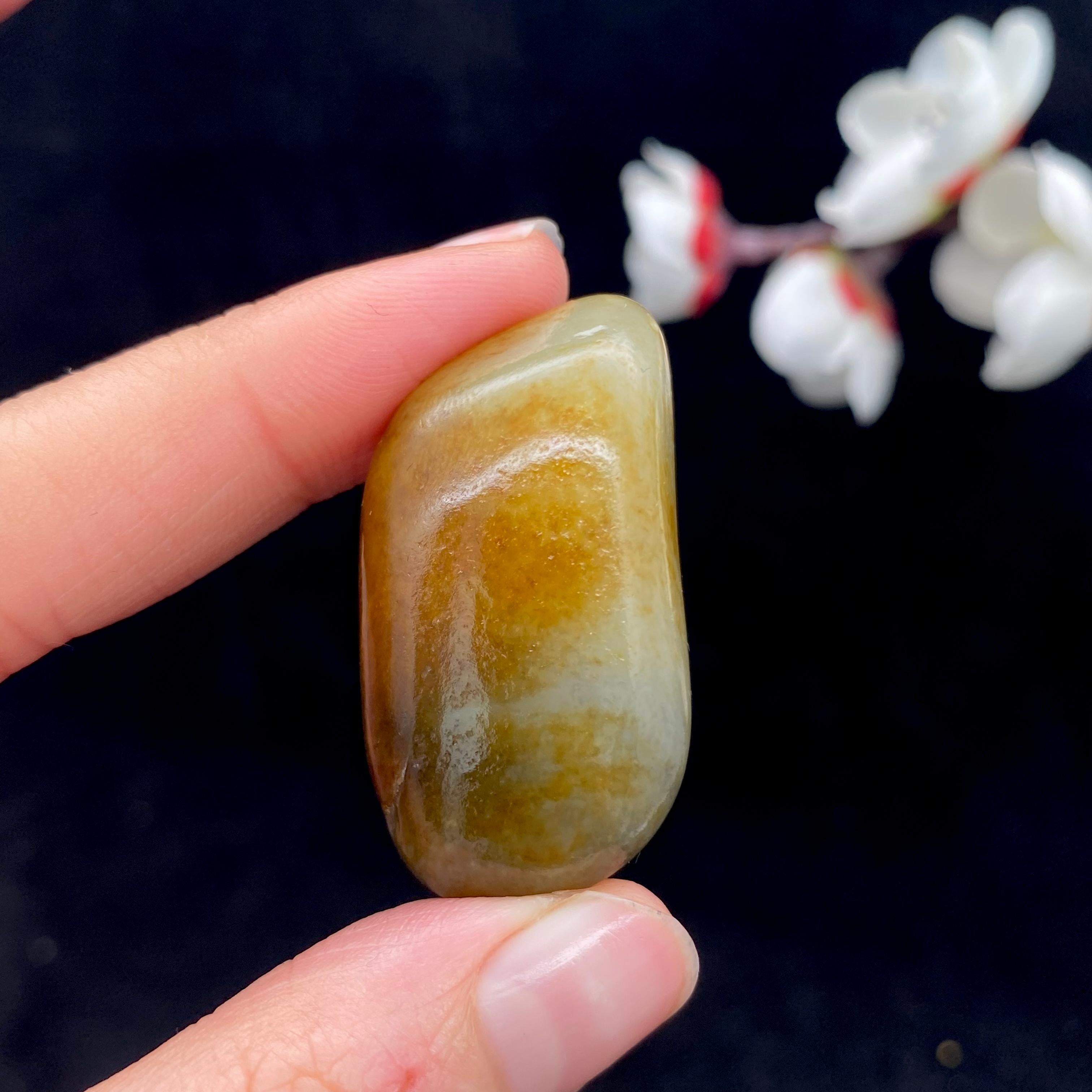 和田玉聚黄皮青花底籽料挂件（19.8g）