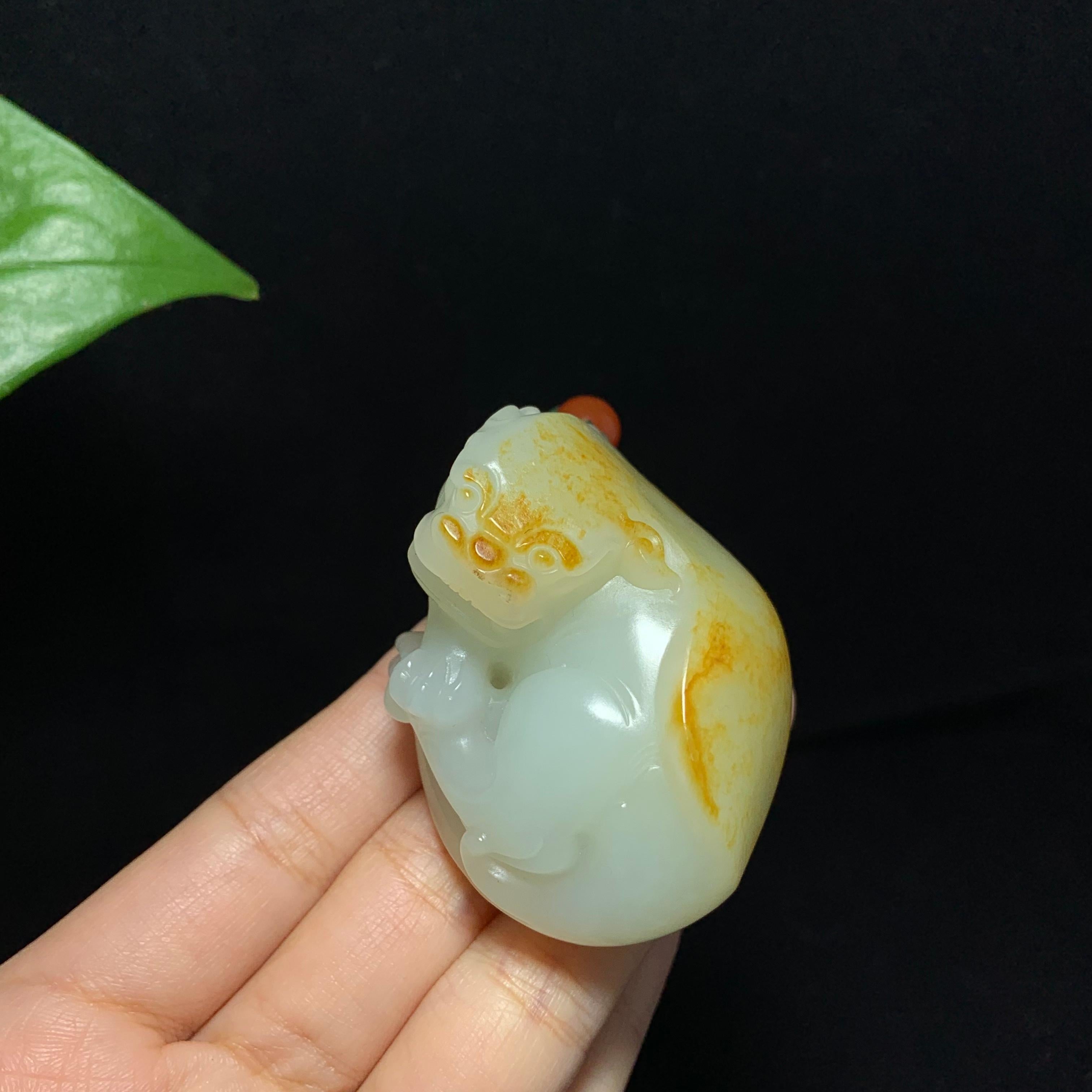 收藏级和田籽料洒金皮白玉貔貅手把件（97.7g）