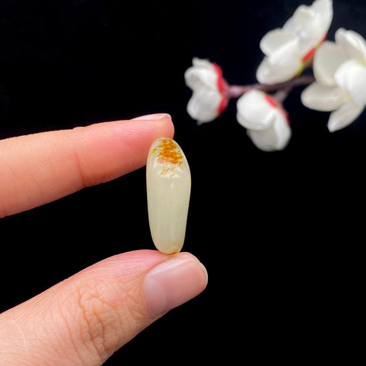和田玉洒红皮籽料原石（8g）