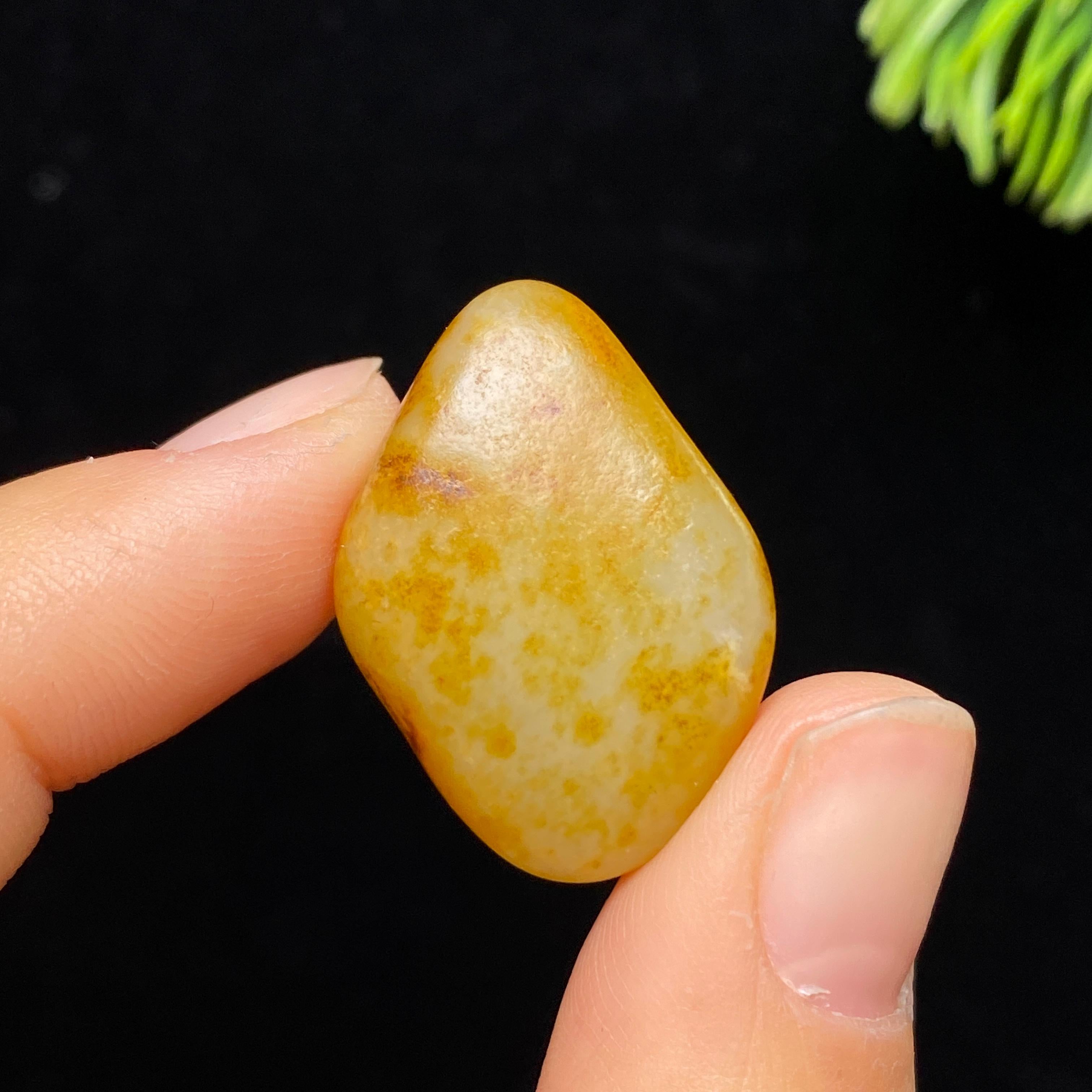 和田玉黄皮籽料（6.2g） – 厚德载玉