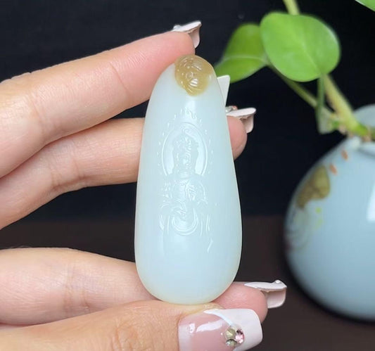 新疆和田玉且末糖白羊脂玉站观音（34.3g）