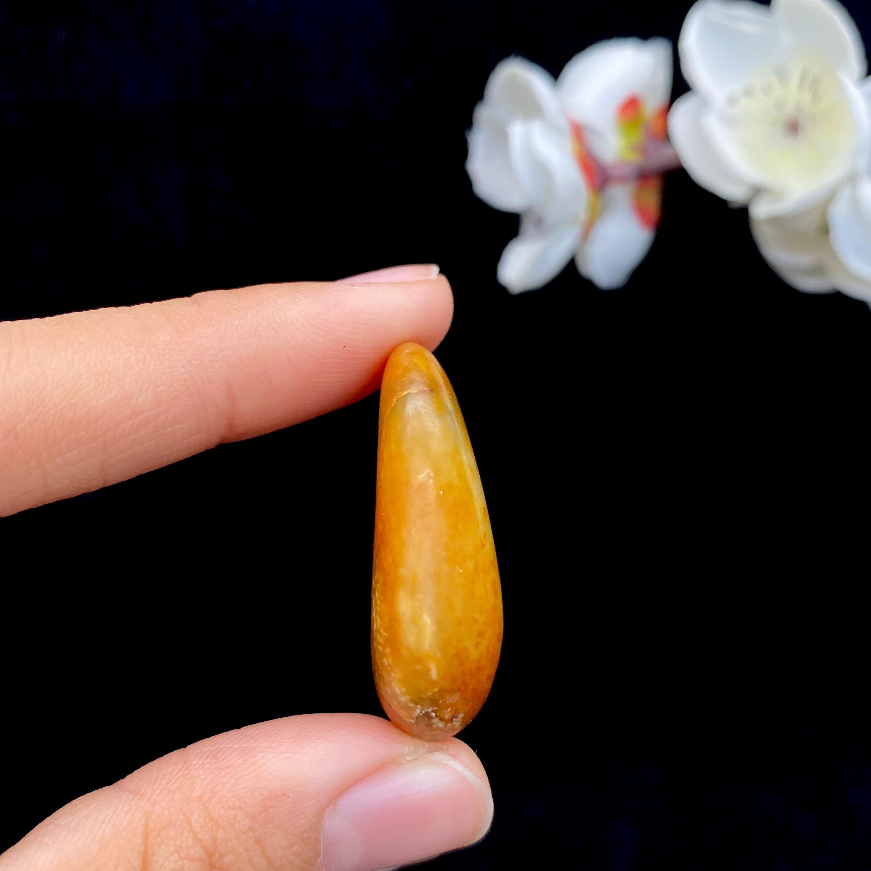 和田玉黄沁皮籽料原石（22.3g）