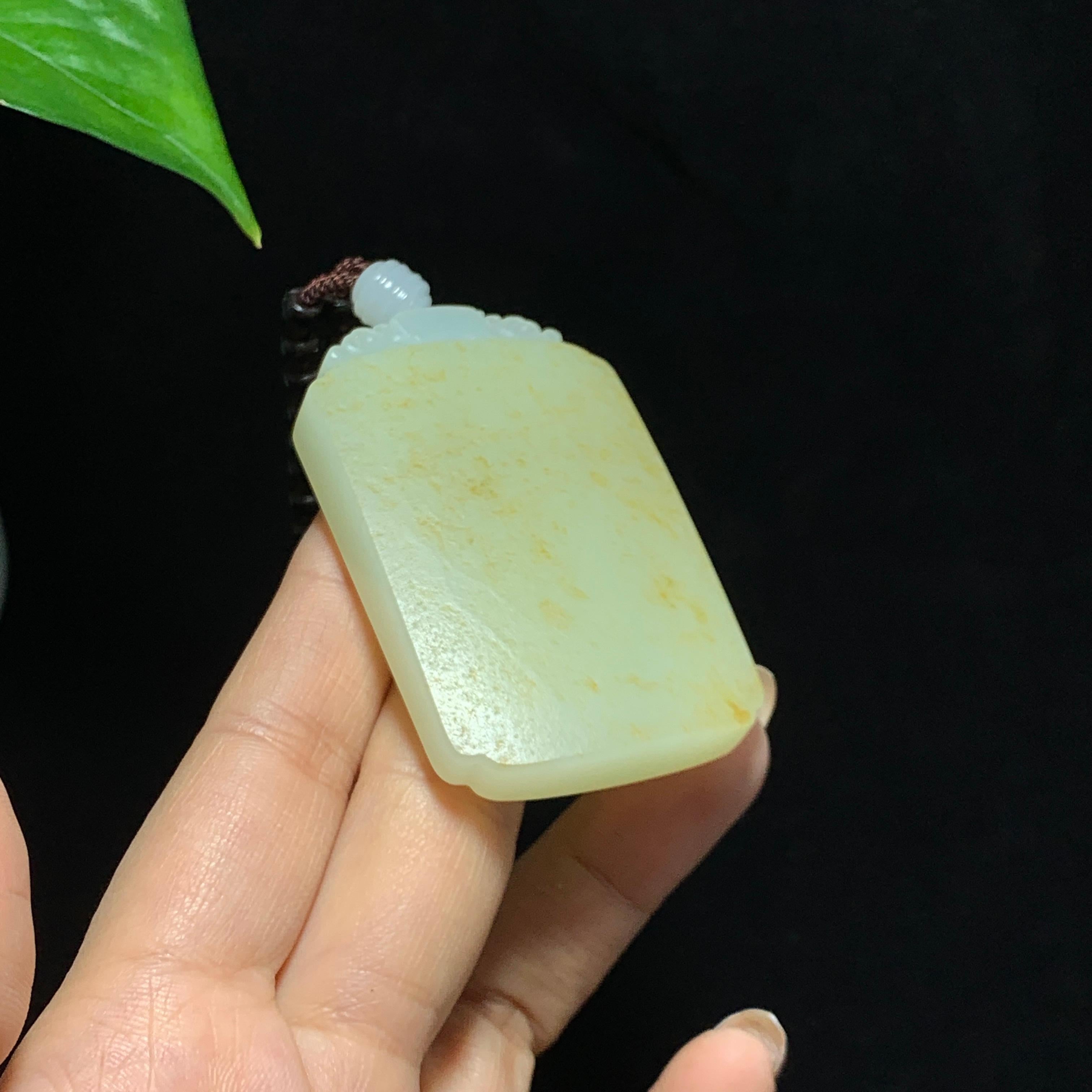 和田玉洒金皮籽料无事牌（69.0g）