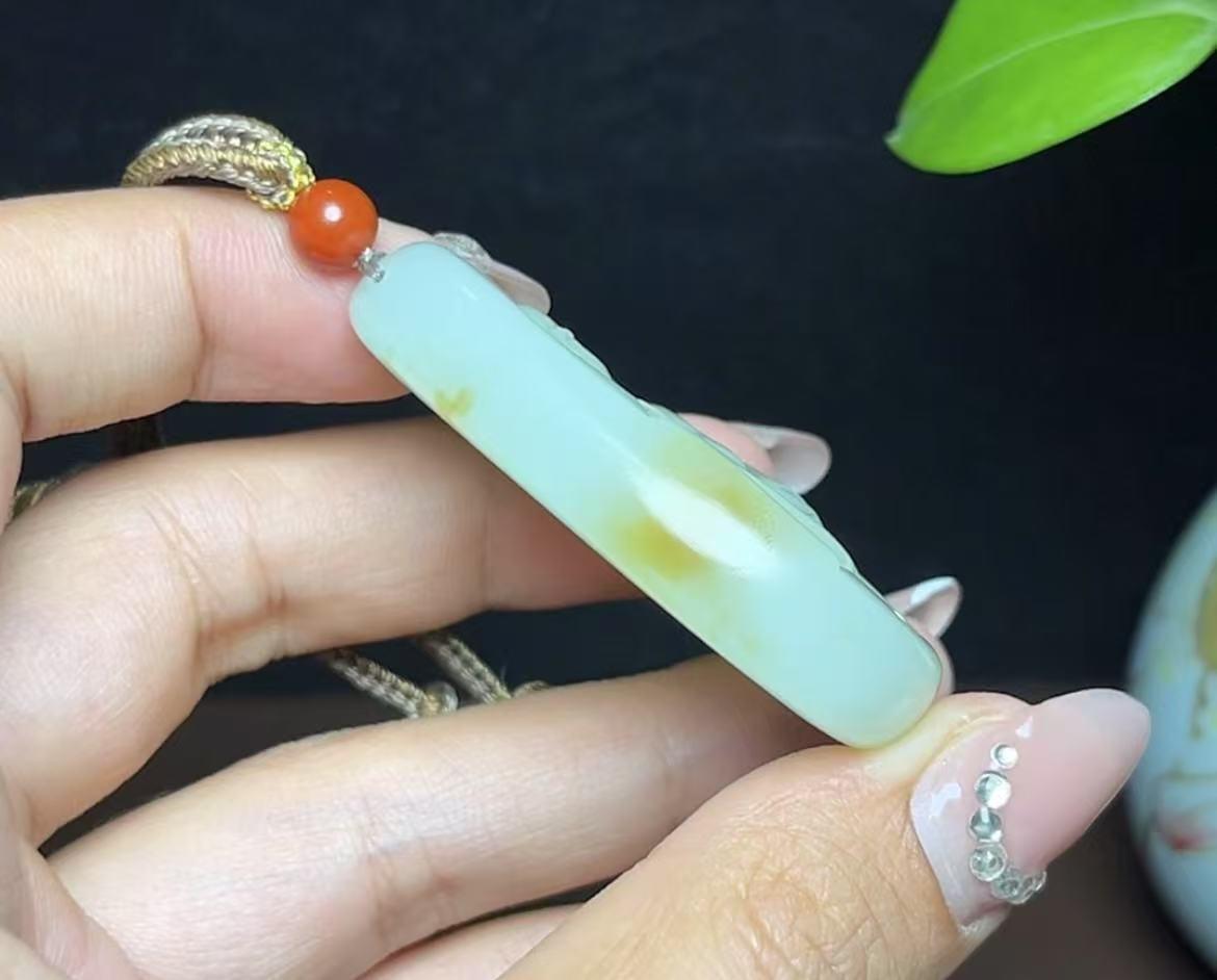 新疆和田玉且末料翠青封侯拜相（38.9g）
