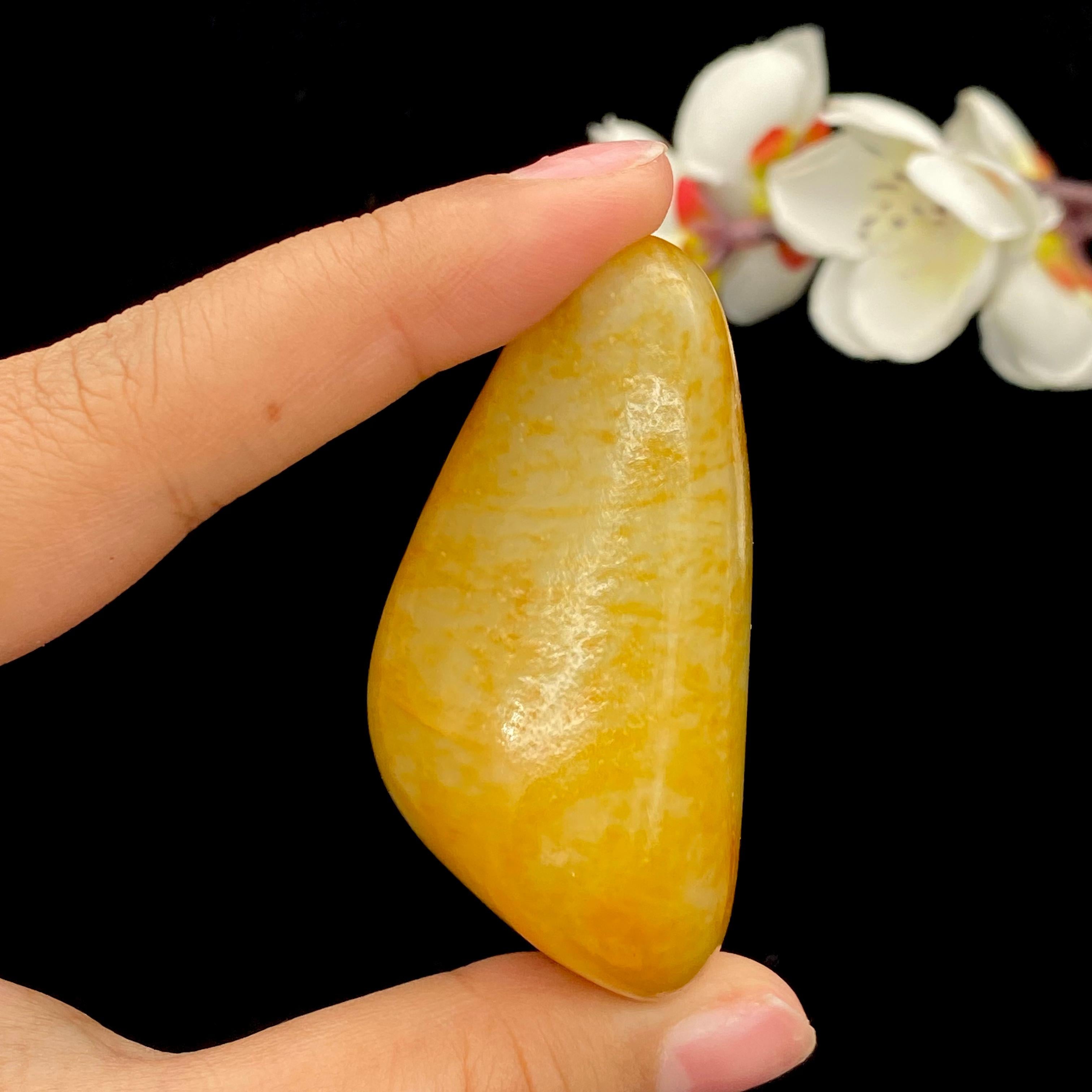 和田玉洒金皮籽料手把件（109.6g）