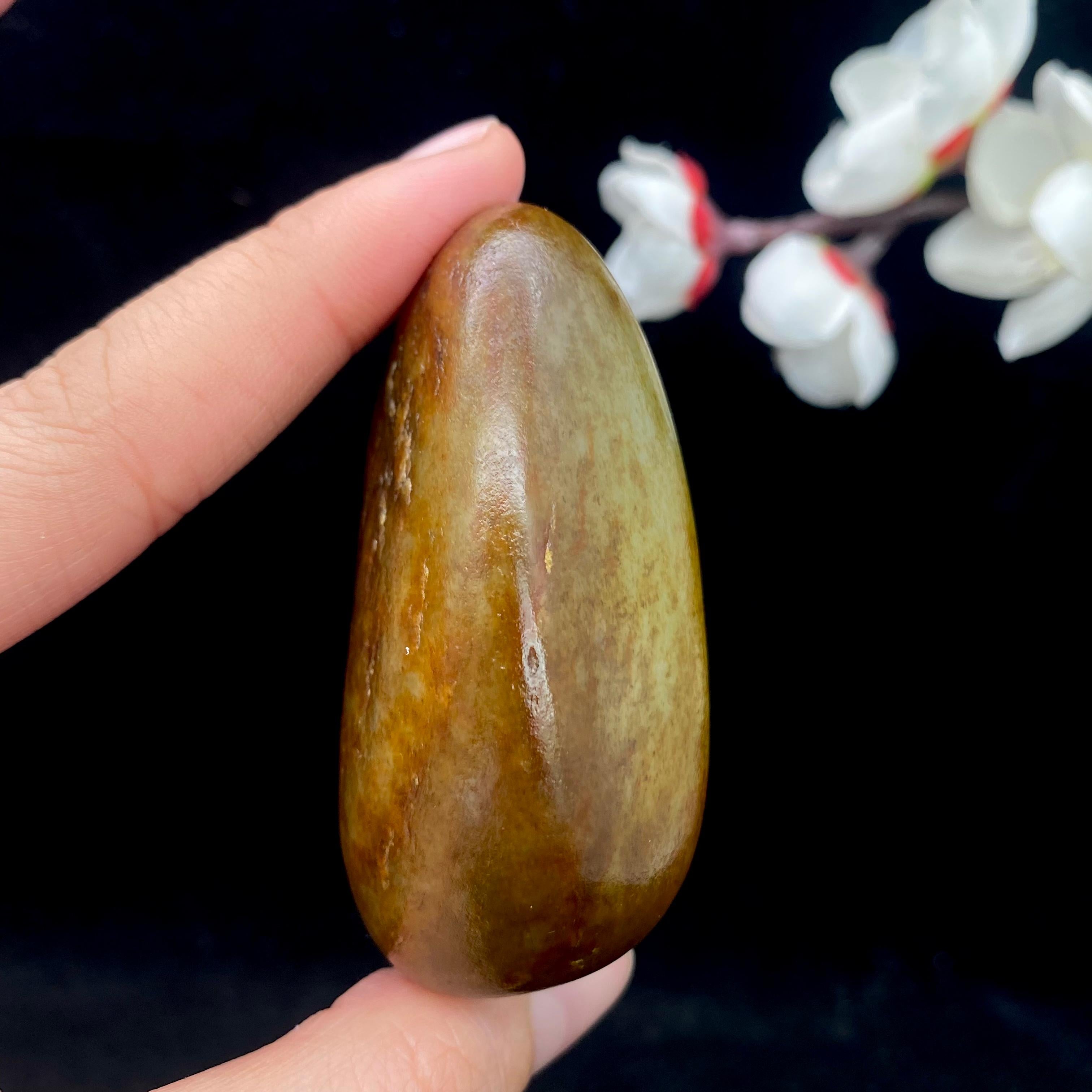 和田玉聚黄皮籽料手把件（126.9g）