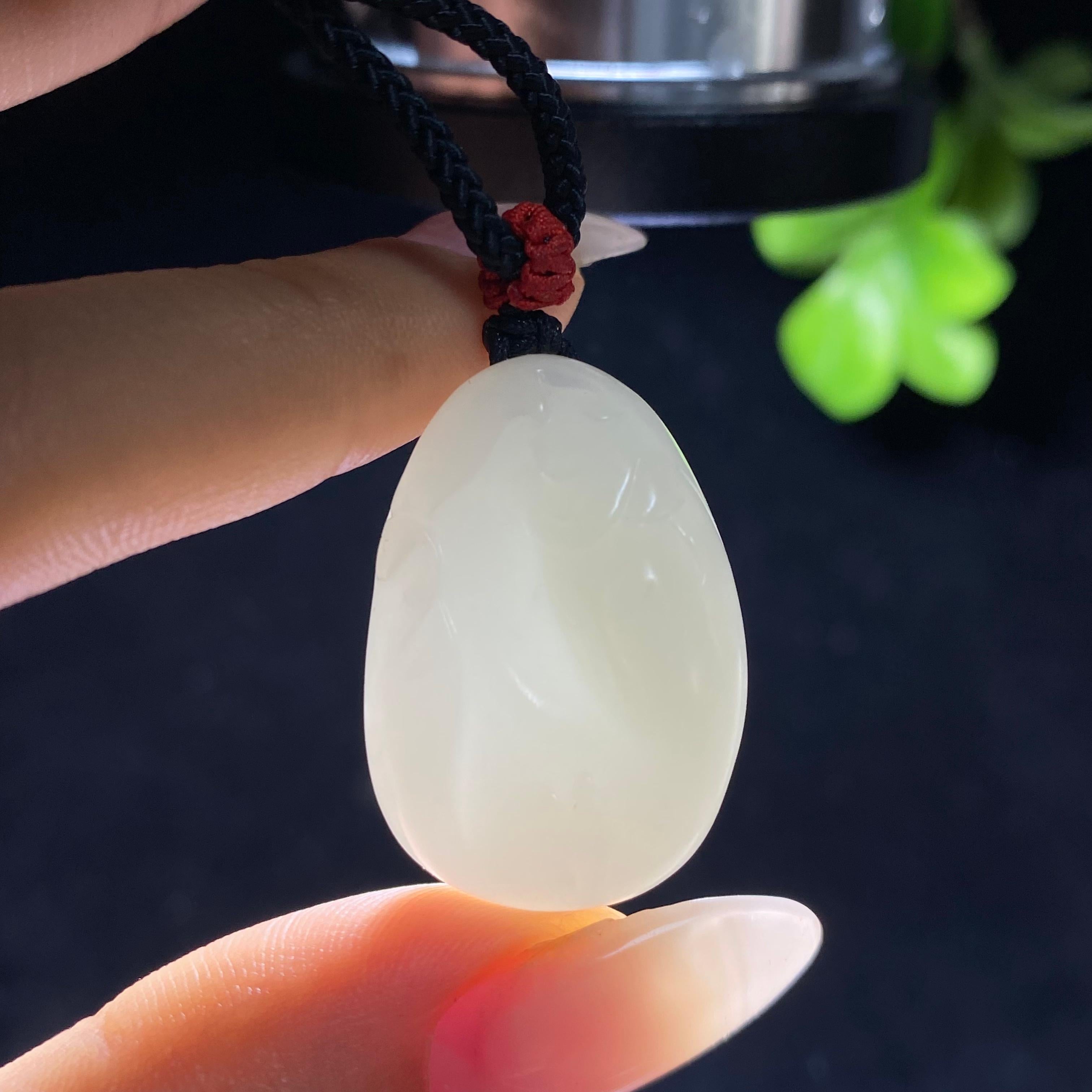 和田玉新疆且末米达料白玉观音（12.7g） – 厚德载玉