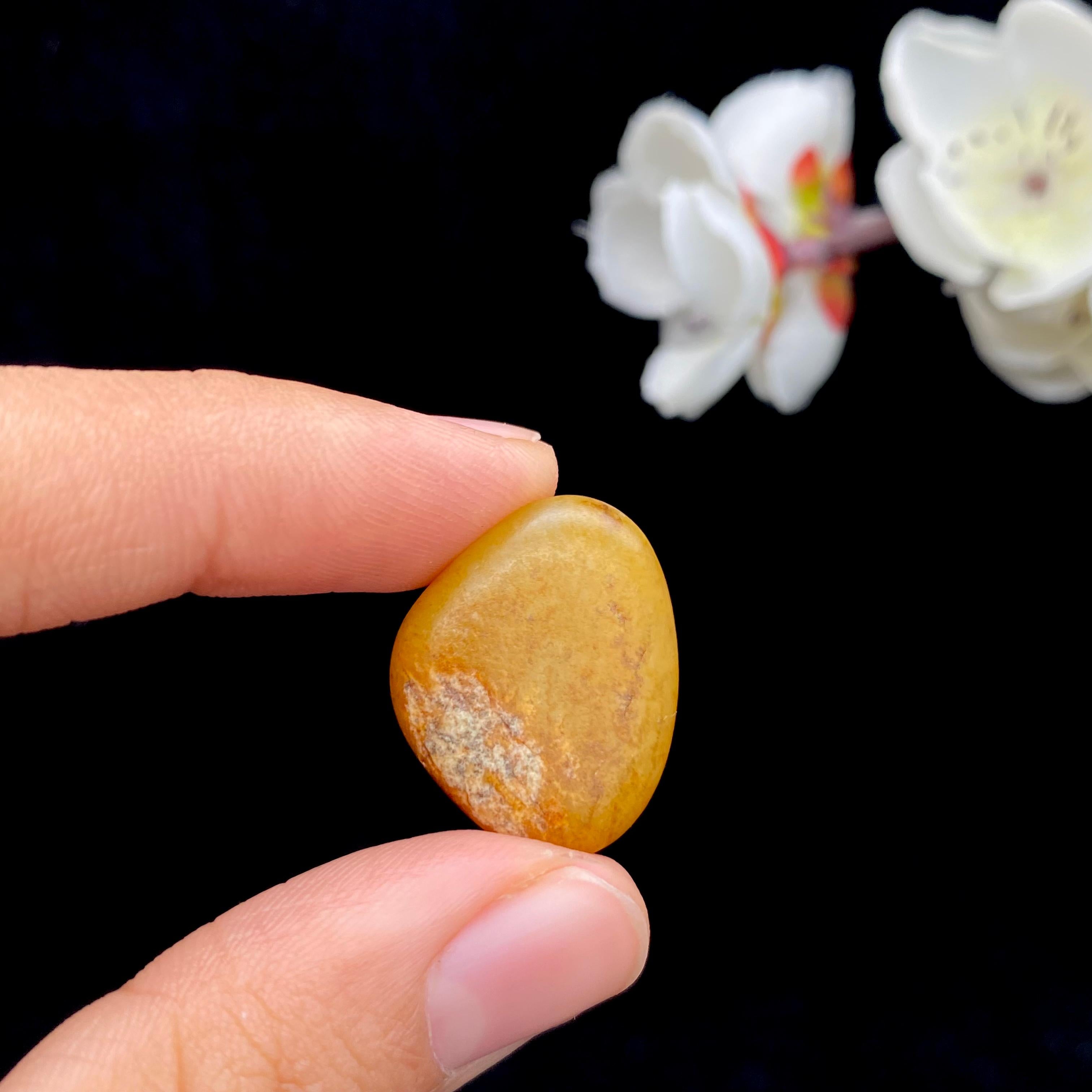 【超值推荐】和田玉聚黄皮籽料戒面籽（5.8g）