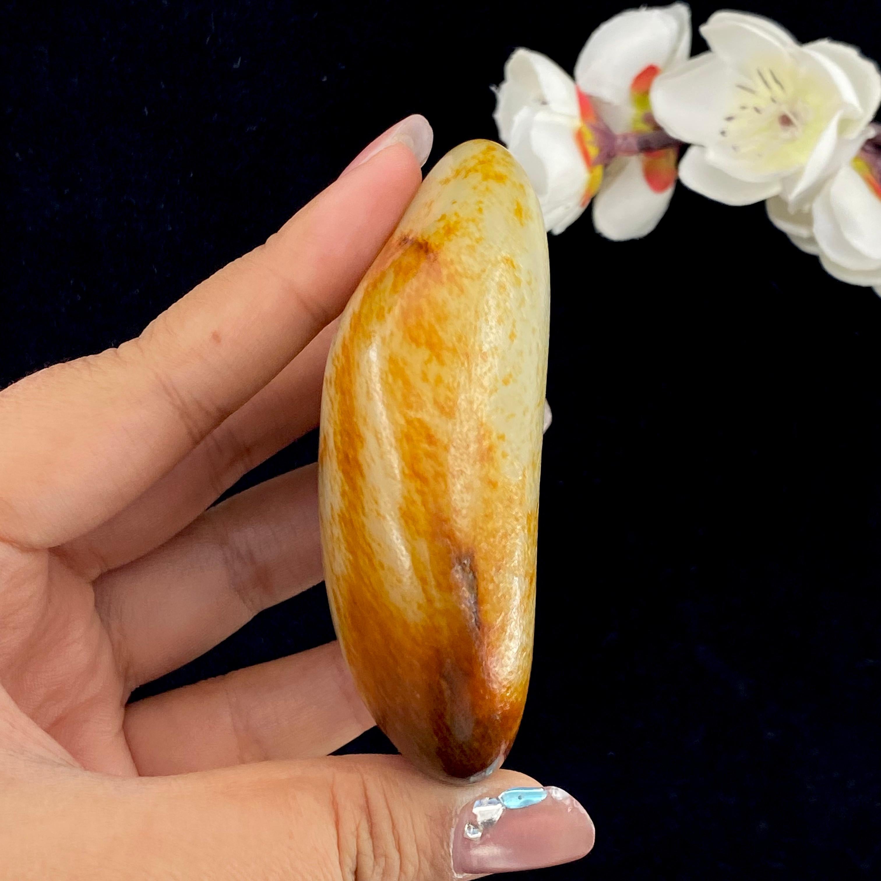 和田玉聚红皮籽料手把件（220.5g）