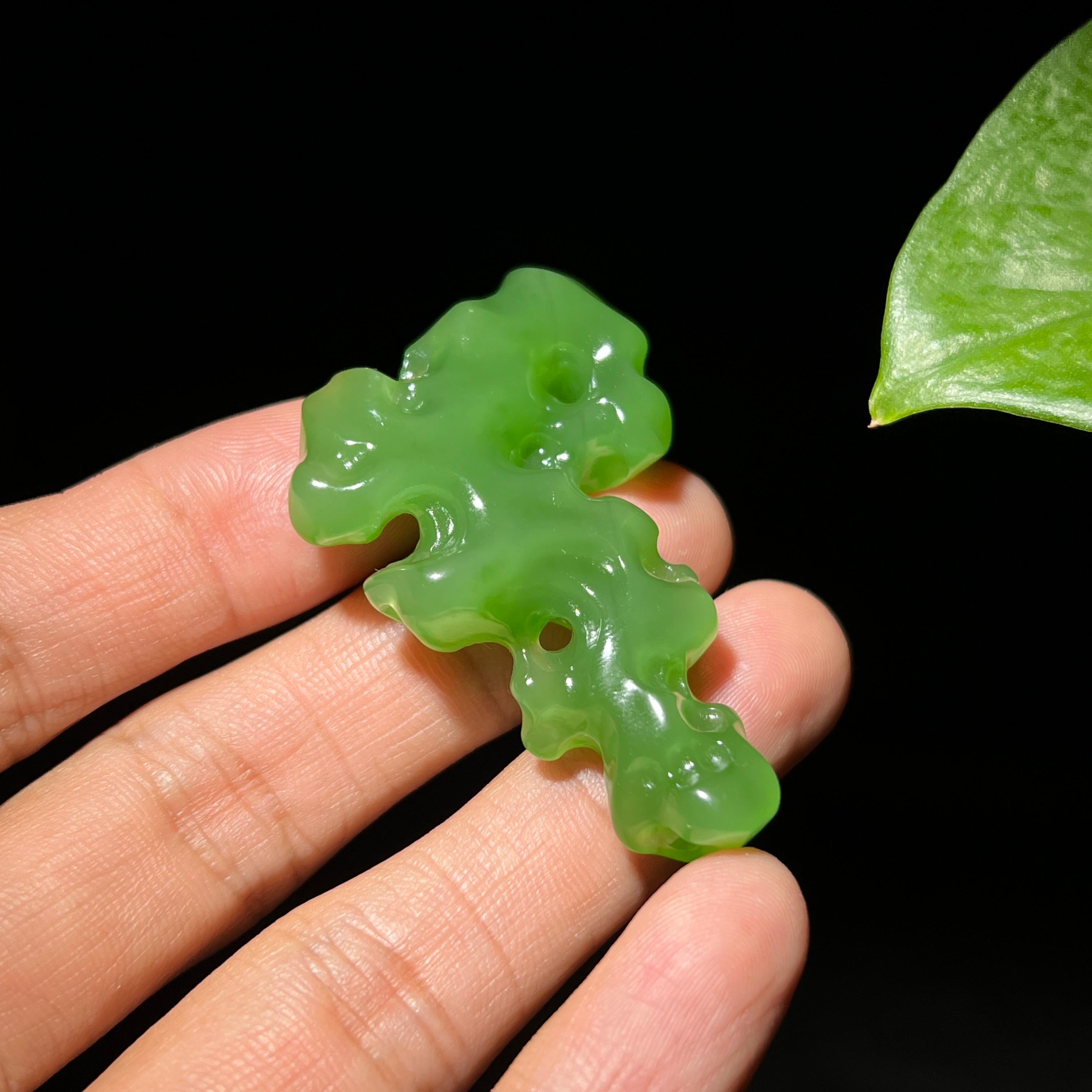 和田玉碧玉冰底苹果绿太湖石挂件（20.0g）