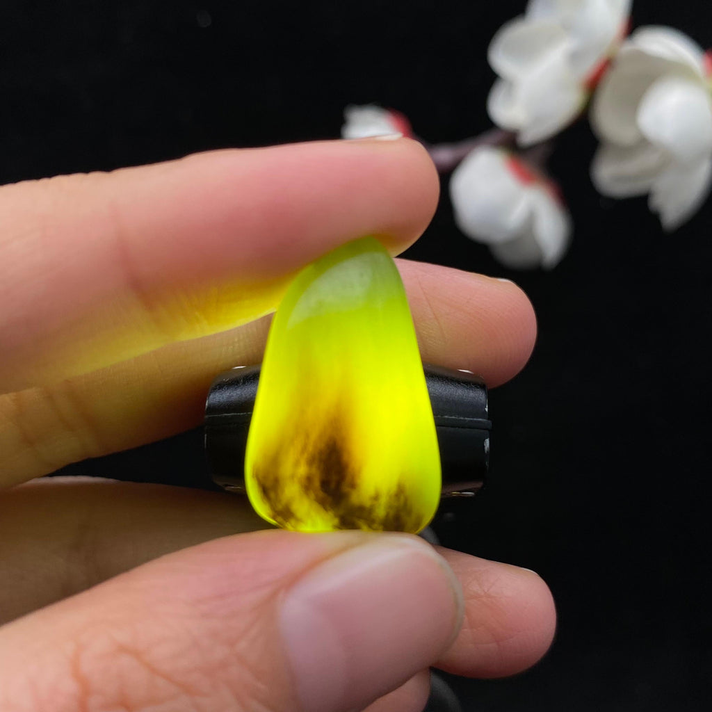 和田玉秋梨皮沙枣青籽料（4.9g）