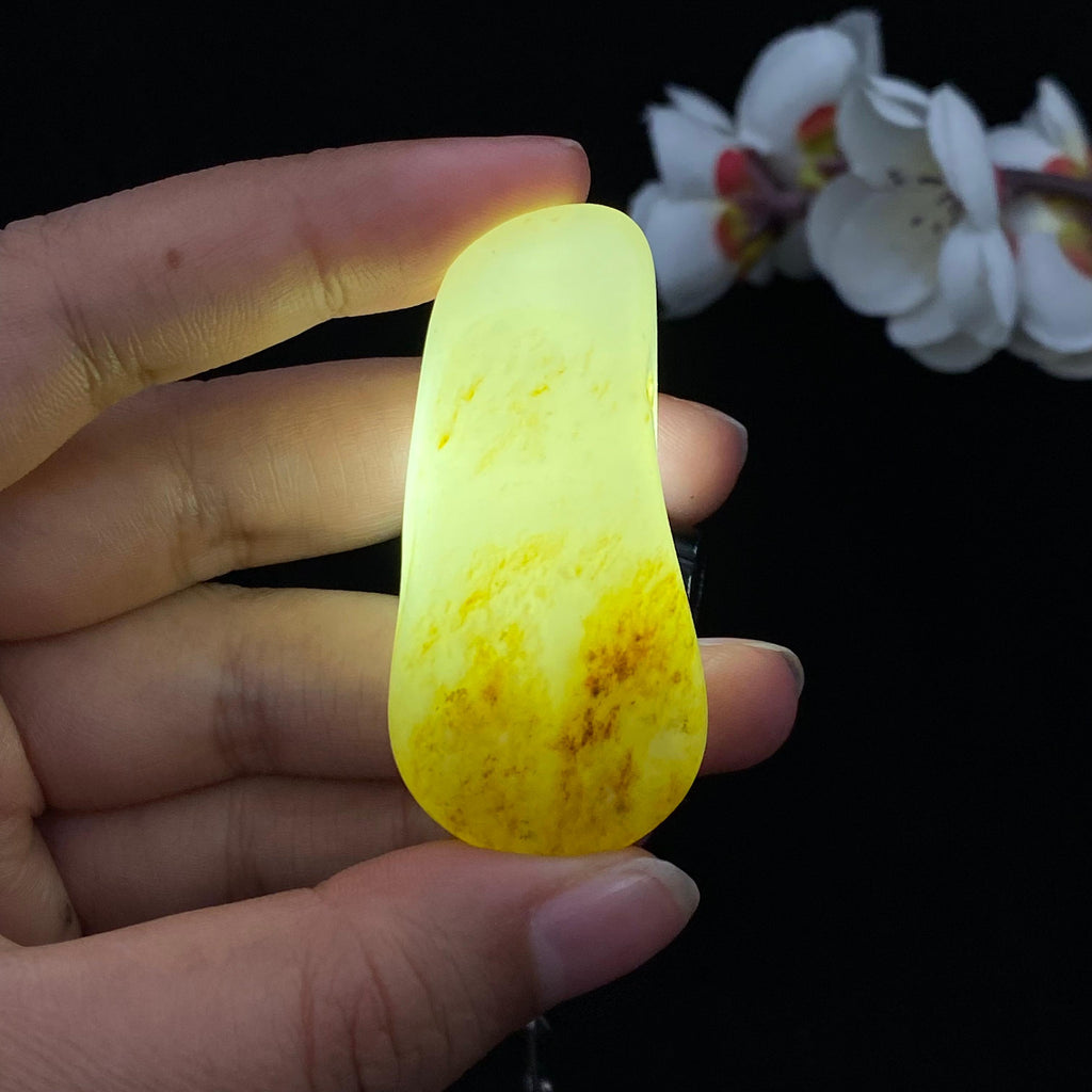 和田玉黄皮籽料挂件（37.6g）