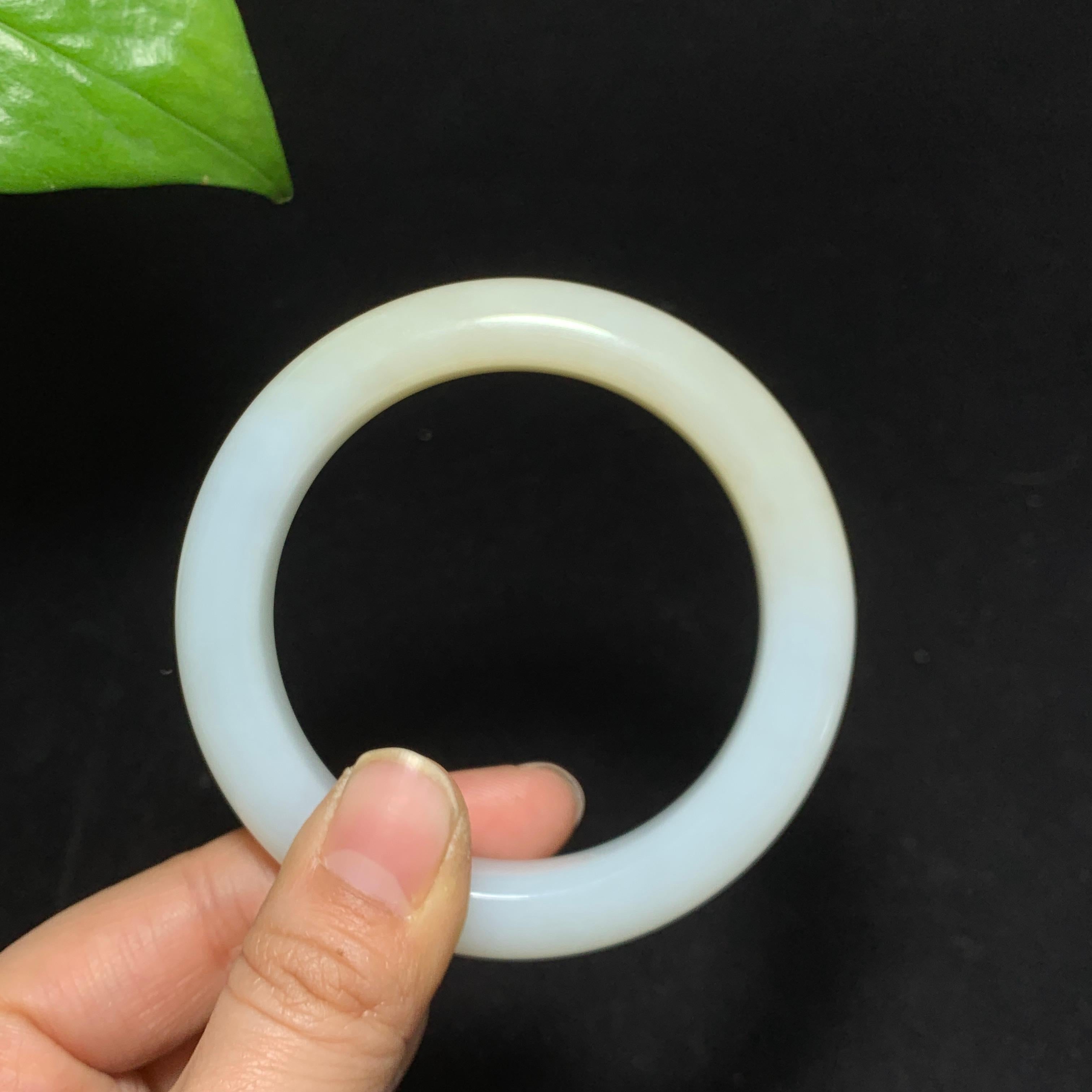 收藏级新疆且末羊脂糖白玉手镯（67.6g）