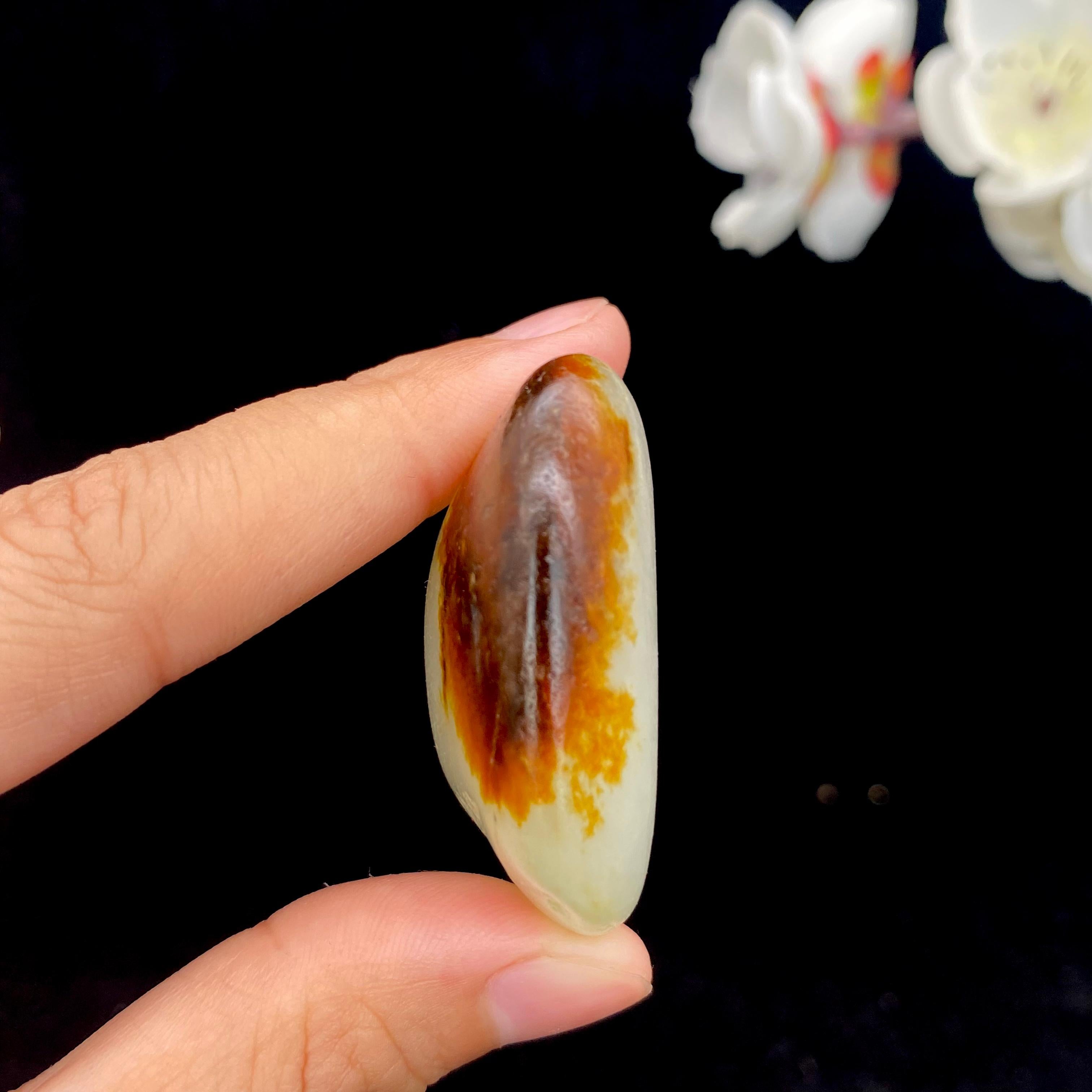 和田玉聚红皮籽料挂件（35.9g）