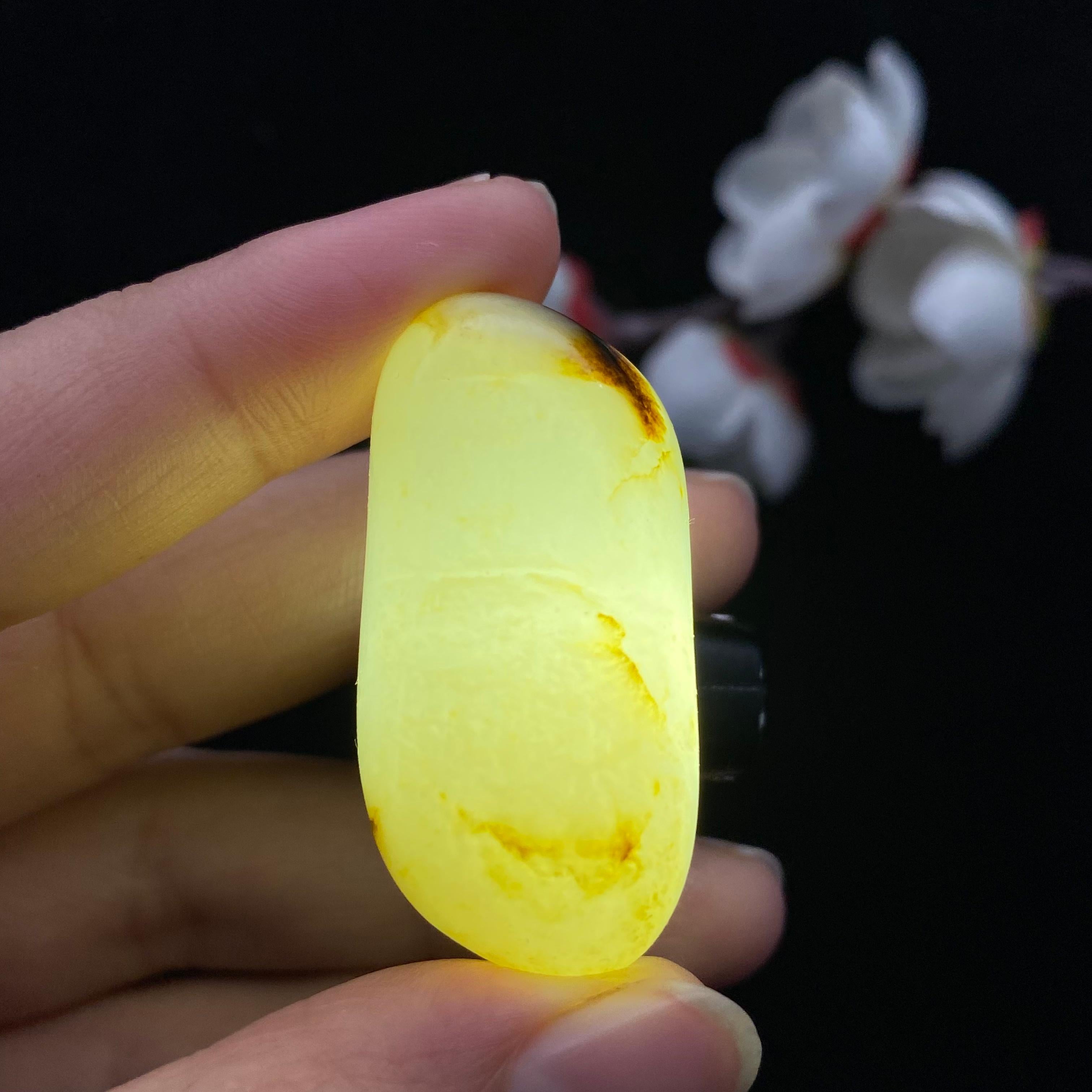 和田玉秋梨皮籽料挂件（20.8g）