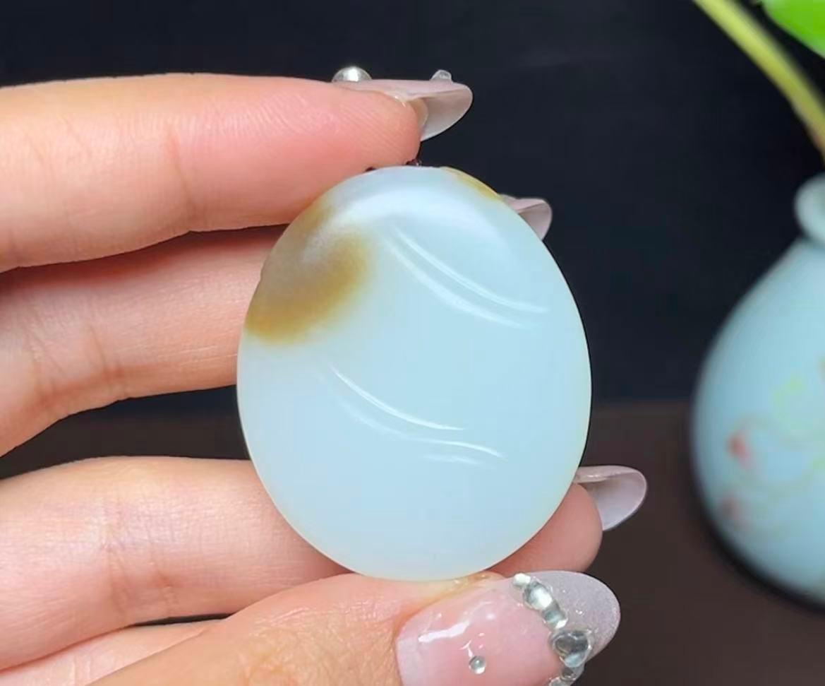 精品新疆和田玉且末糖羊脂玉佛公（32.1g）
