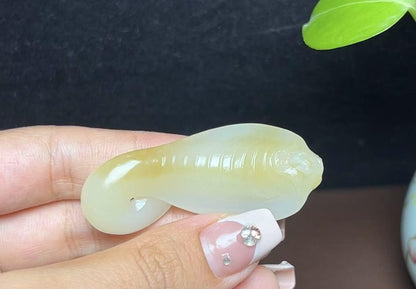 新疆和田玉且末糖羊脂玉生肖蛇腰缠万贯（21.2g）