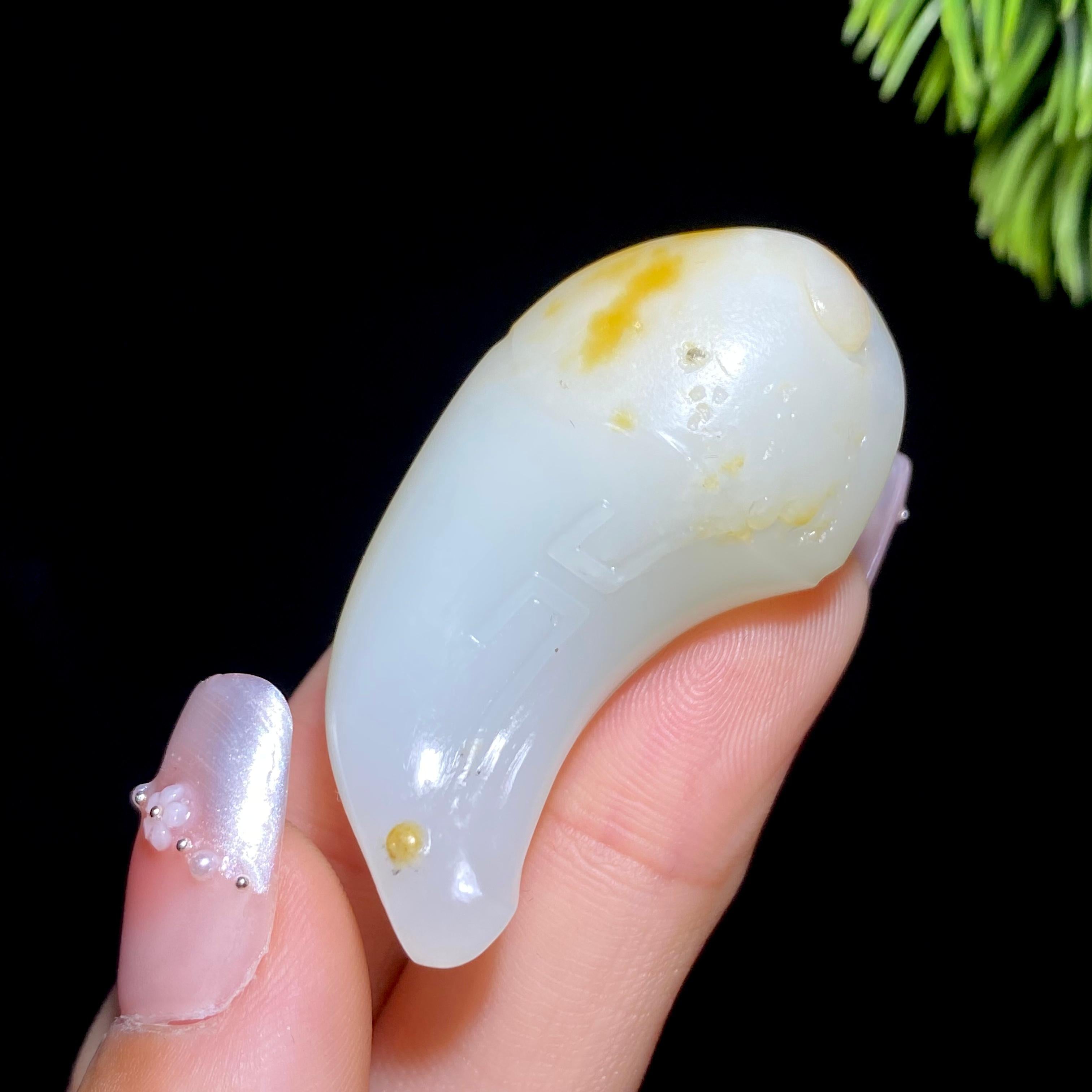 和田玉籽料狼牙（26.9g）