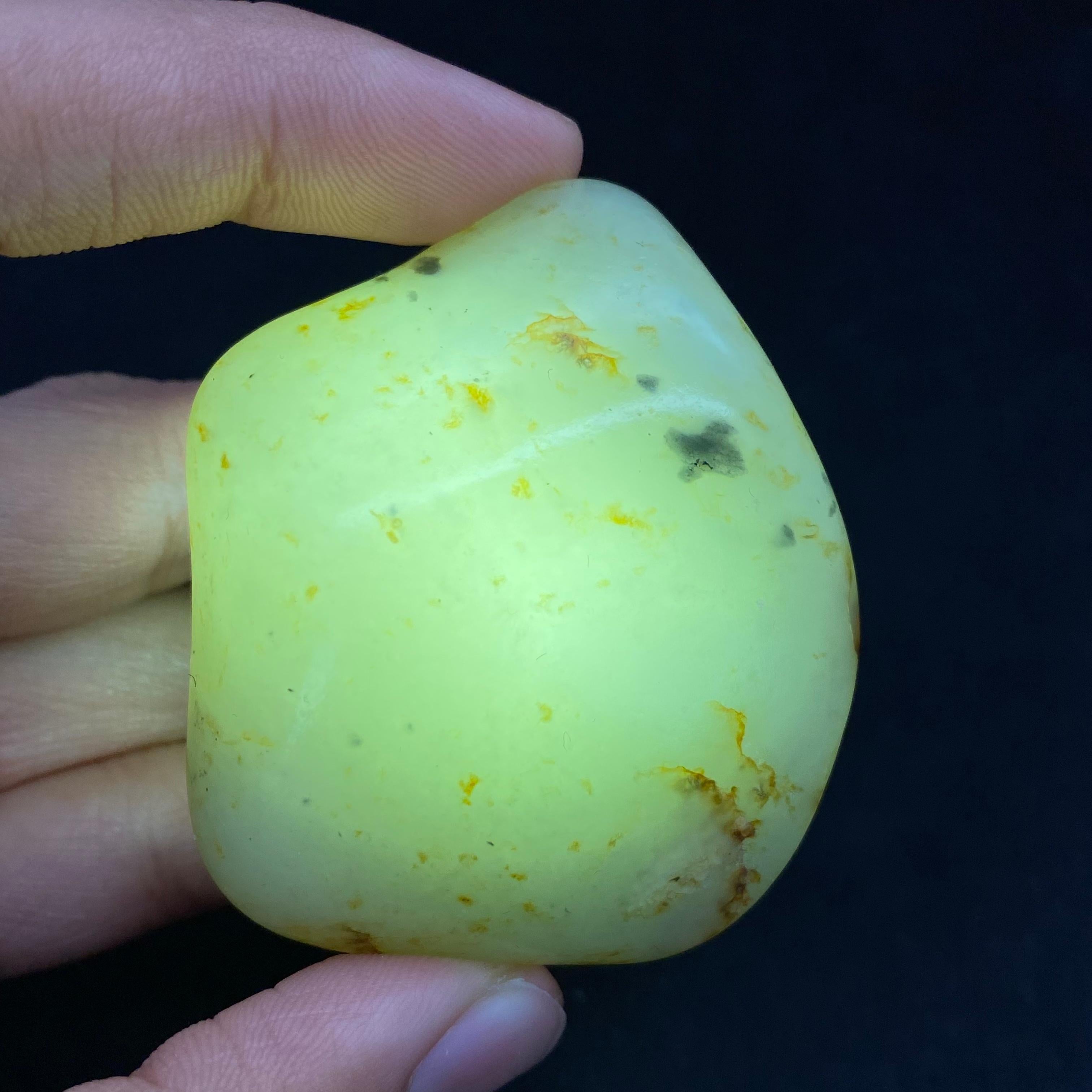 和田玉洒金皮籽料手把件（77.5g）