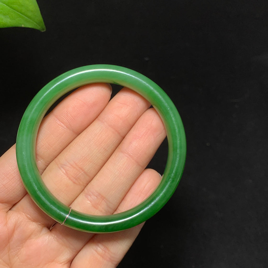 收藏级碧玉辣阳绿手镯（53.4g）