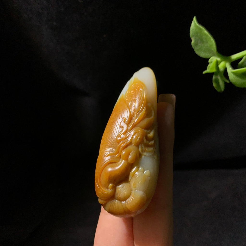 和田玉籽料黄沁蝶恋花（65.0g）