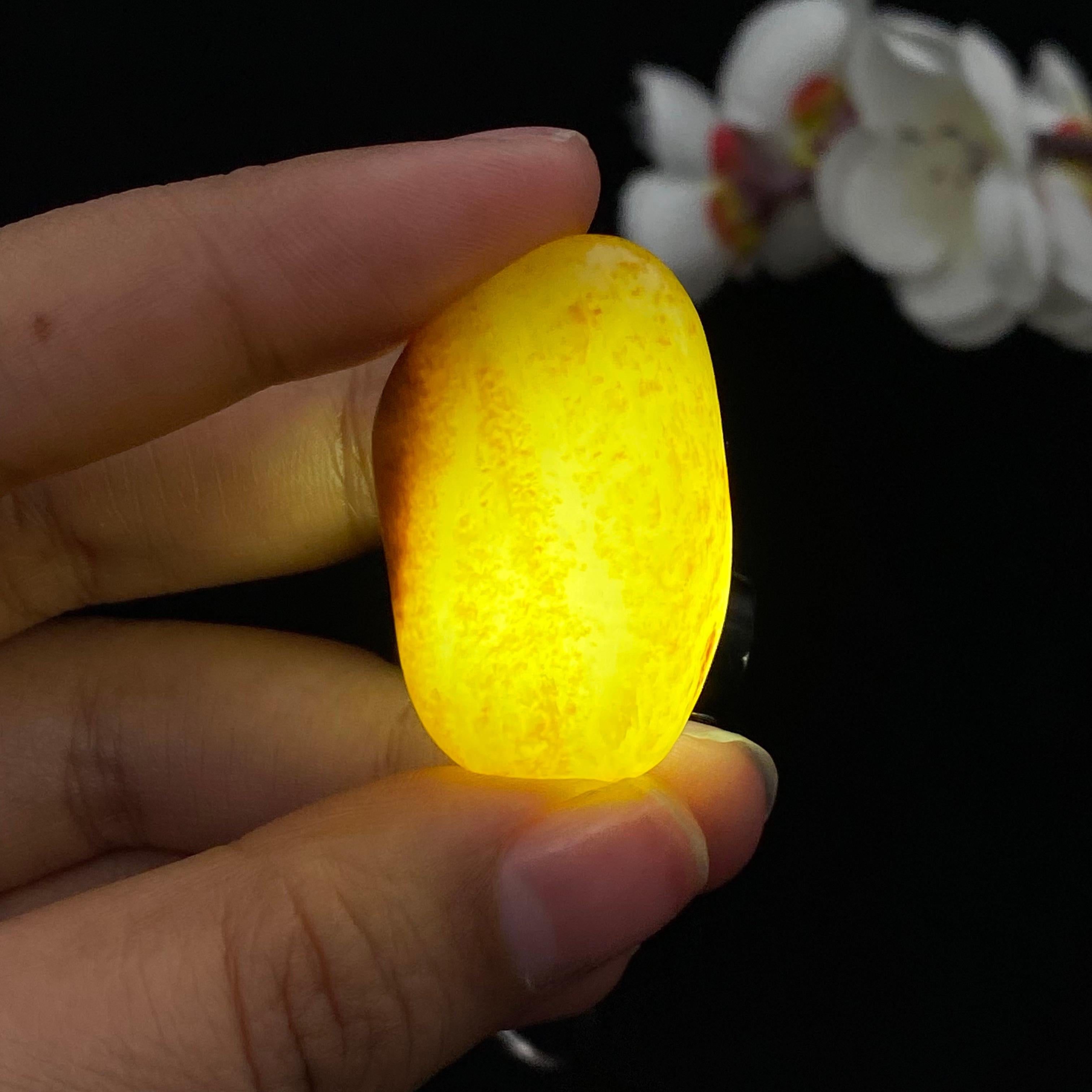 和田玉聚黄皮籽料挂件（17.7g） – 厚德载玉