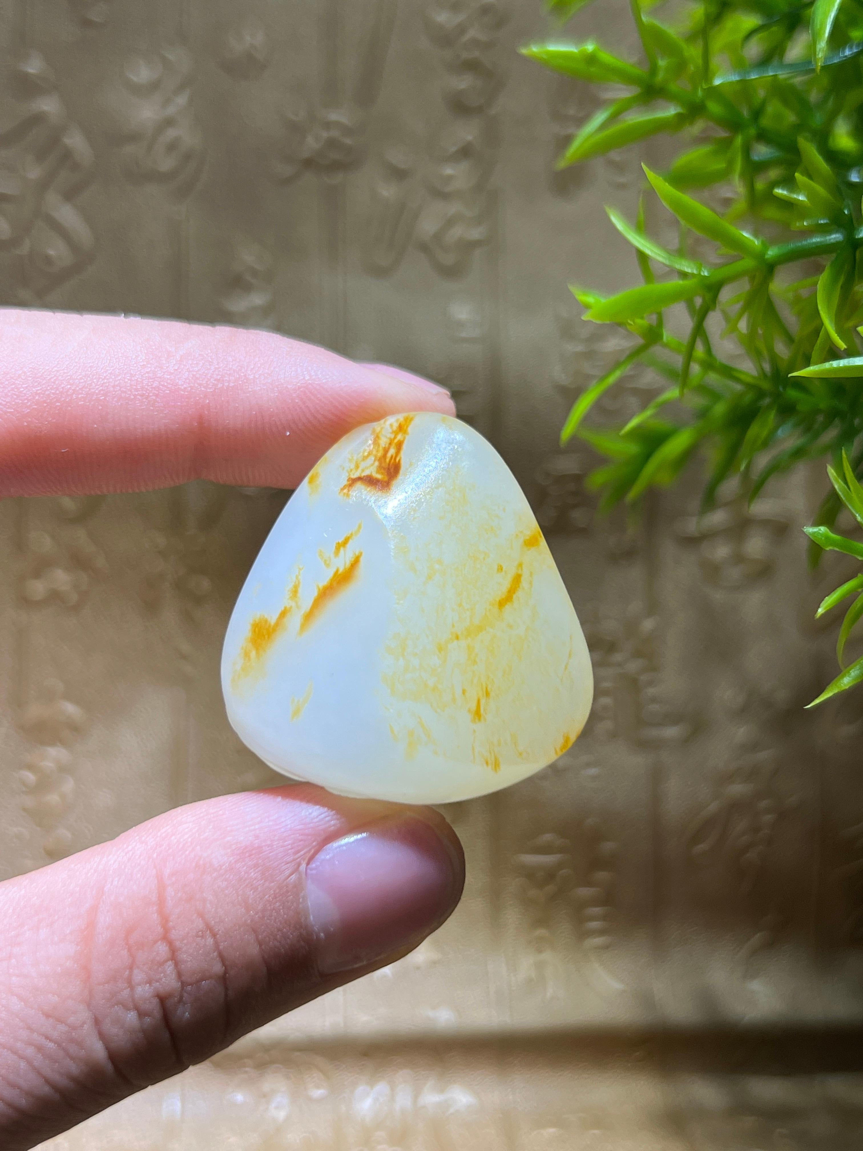 籽料雕件– 厚德载玉